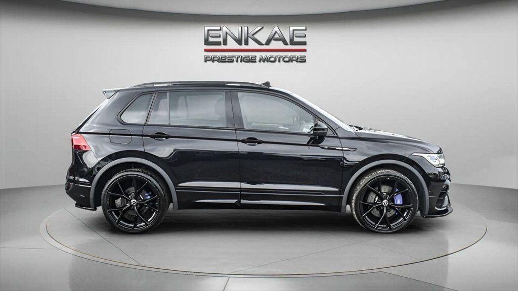 Volkswagen Tiguan view 2