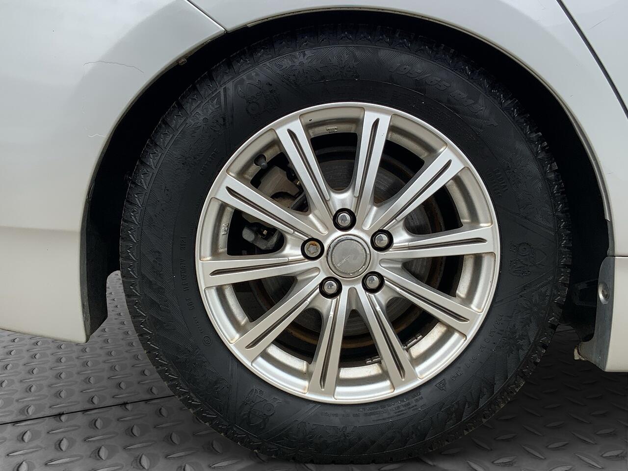 Toyota Prius view 22