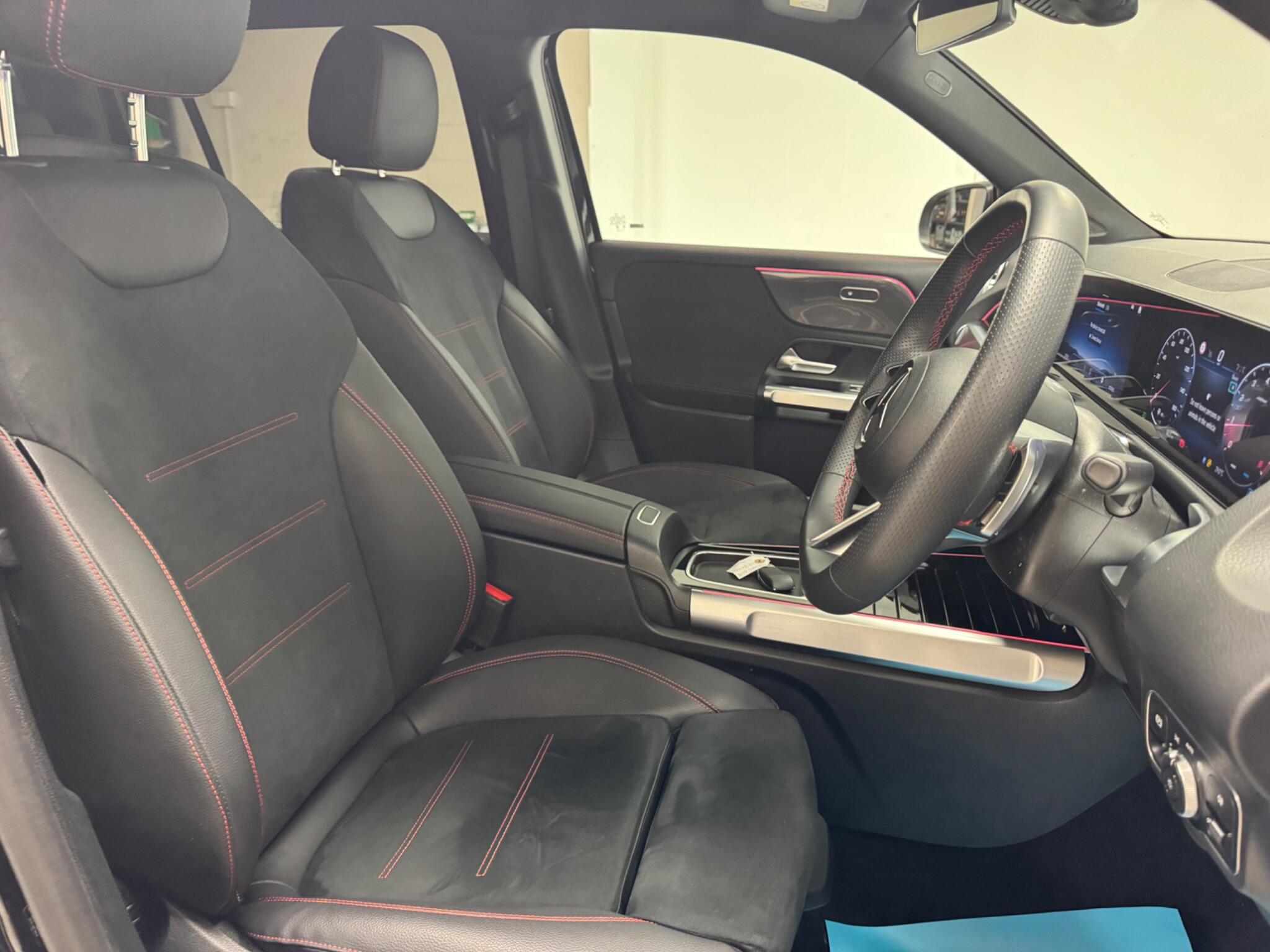 Mercedes-Benz GLB view 9