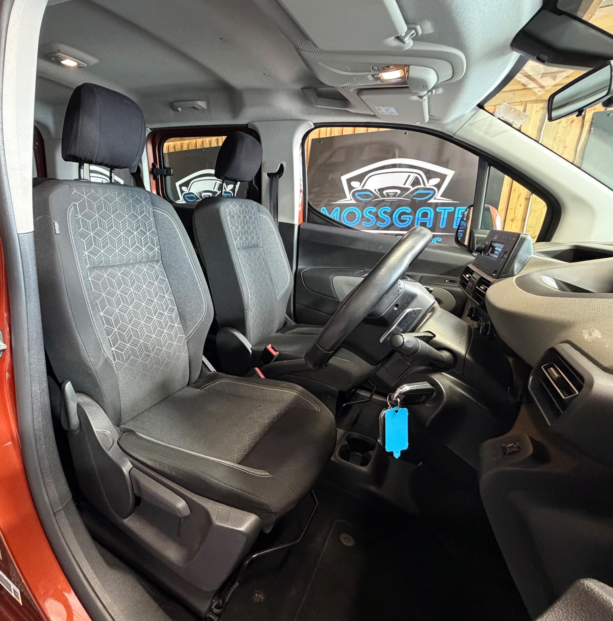 Peugeot Rifter view 21