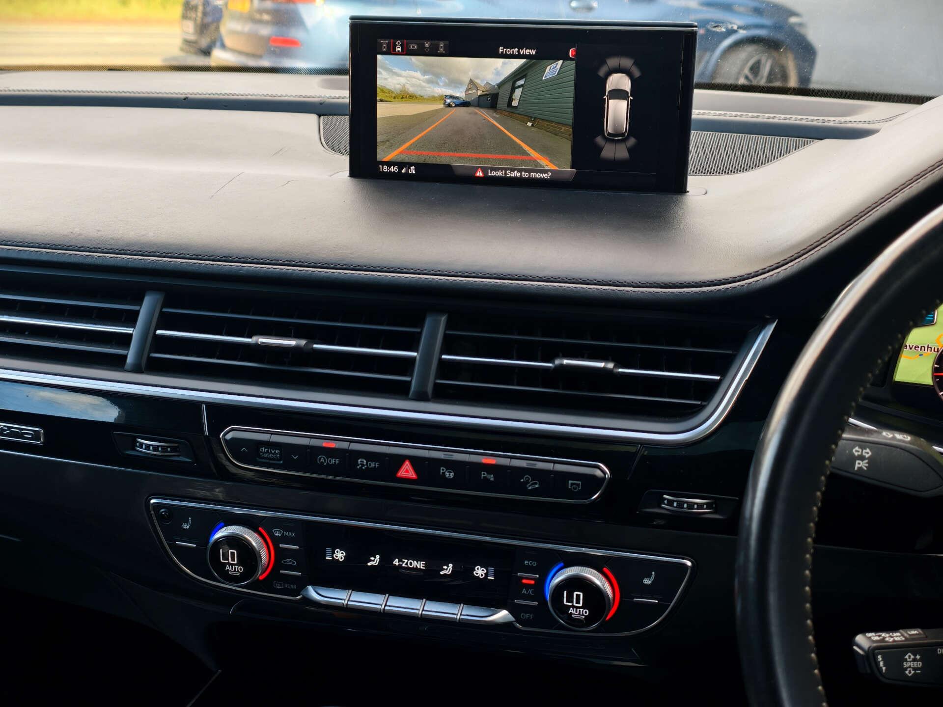 Audi Q7 view 43