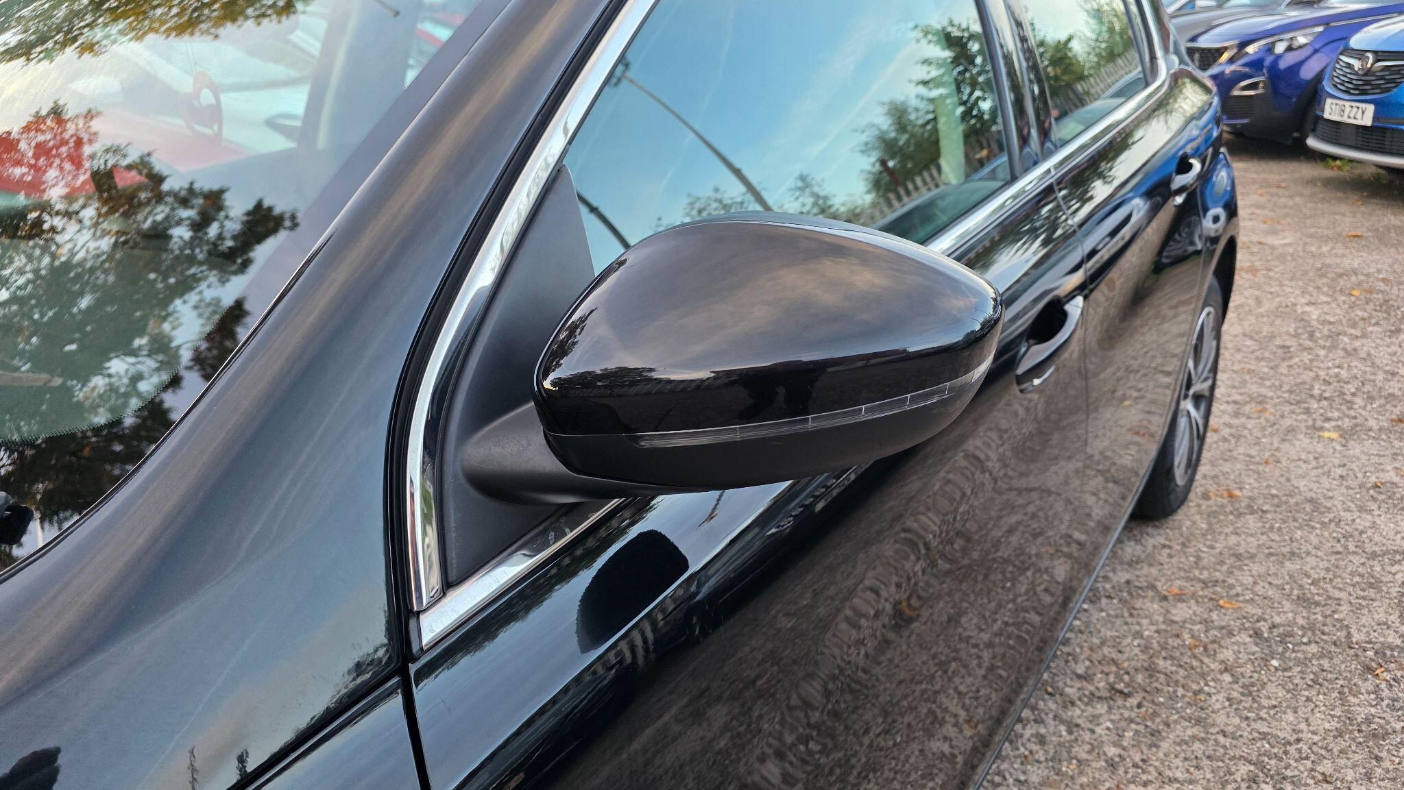 Peugeot 308 view 9