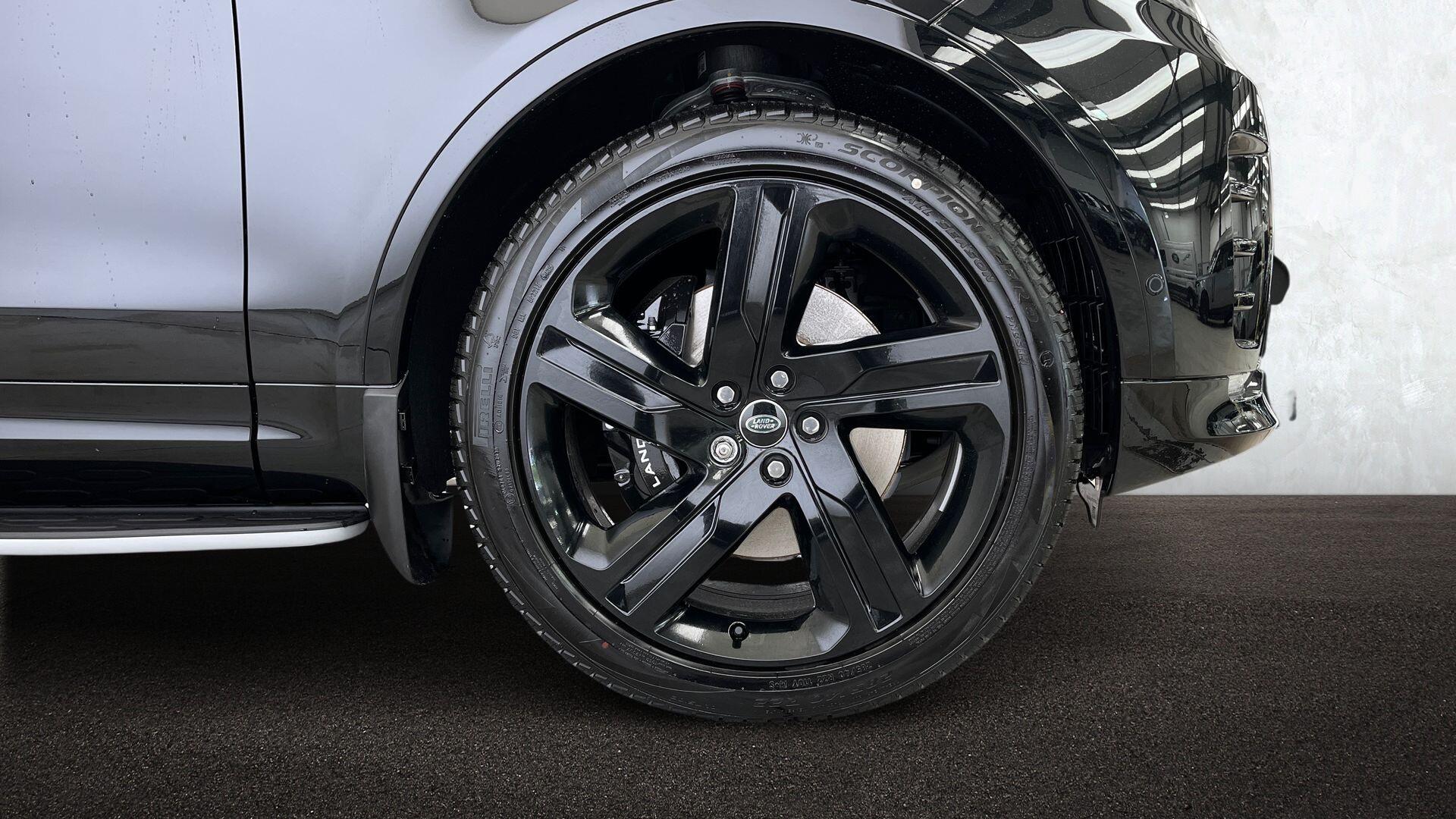 Land Rover Discovery view 8