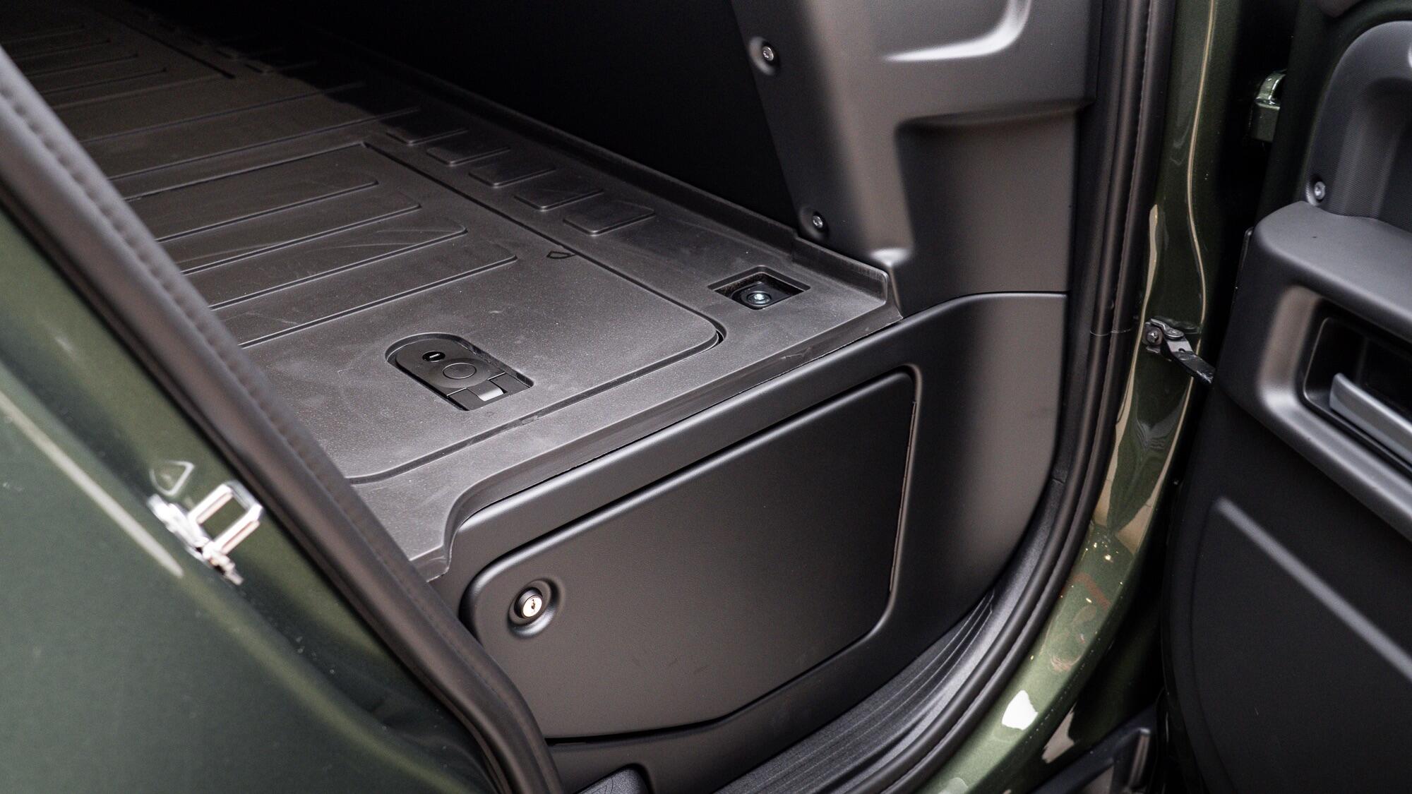Land Rover Defender view 48