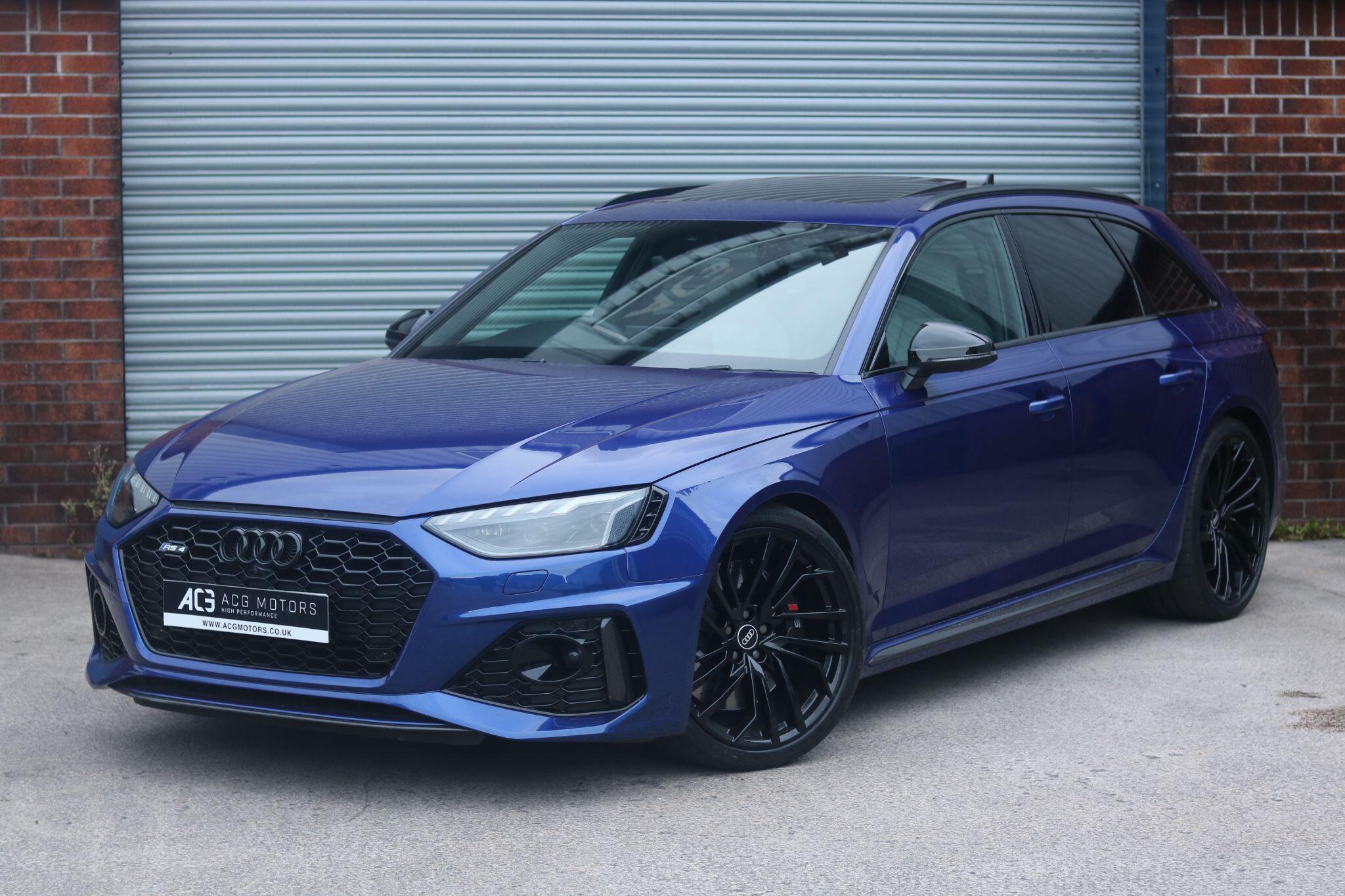 Audi RS4 view 4