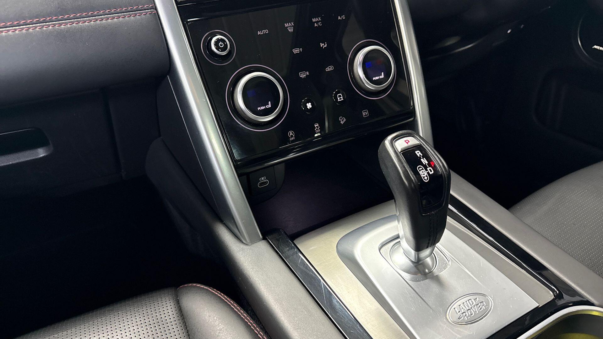 Land Rover Discovery Sport view 13