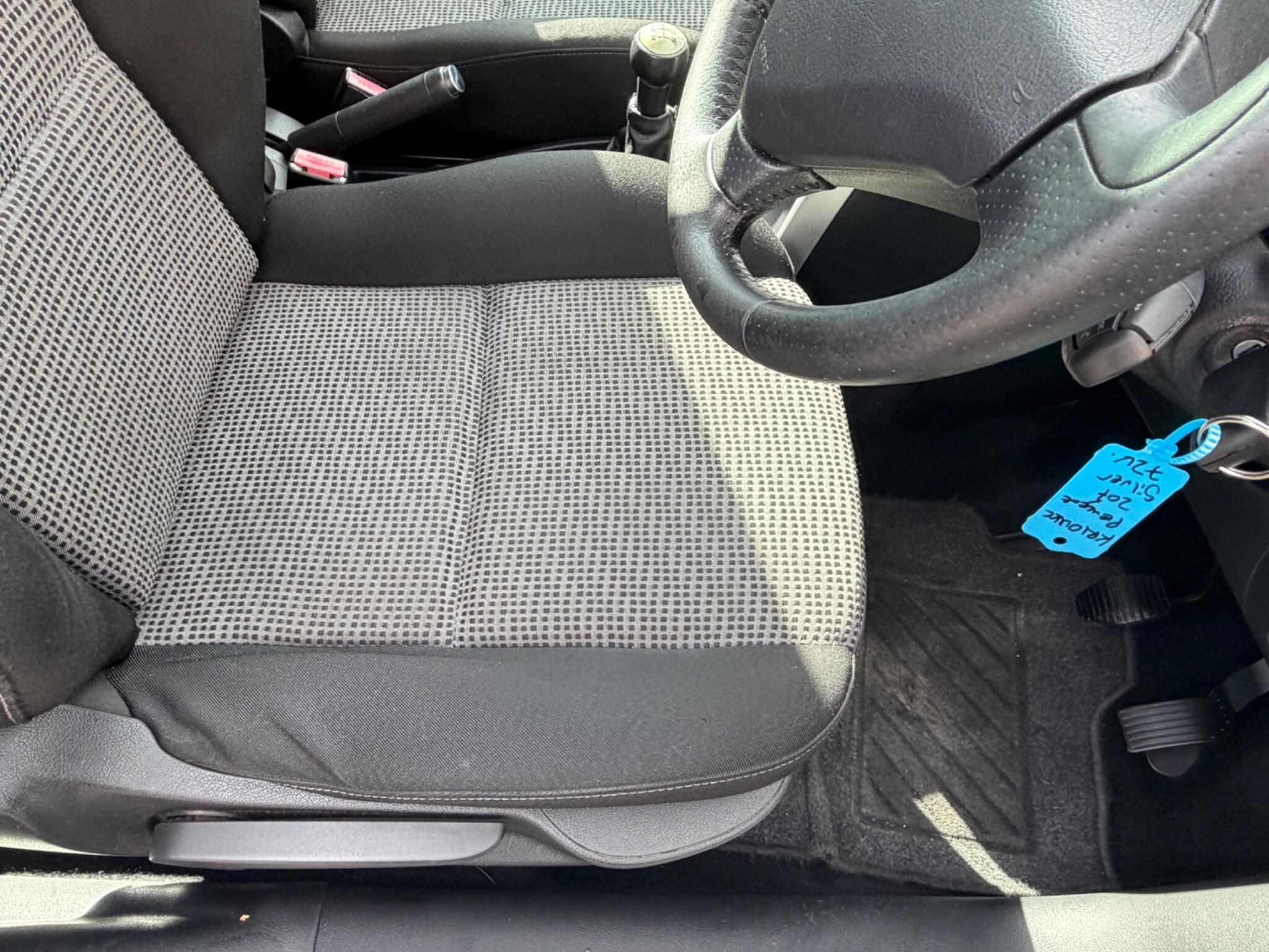 Peugeot 207 view 13