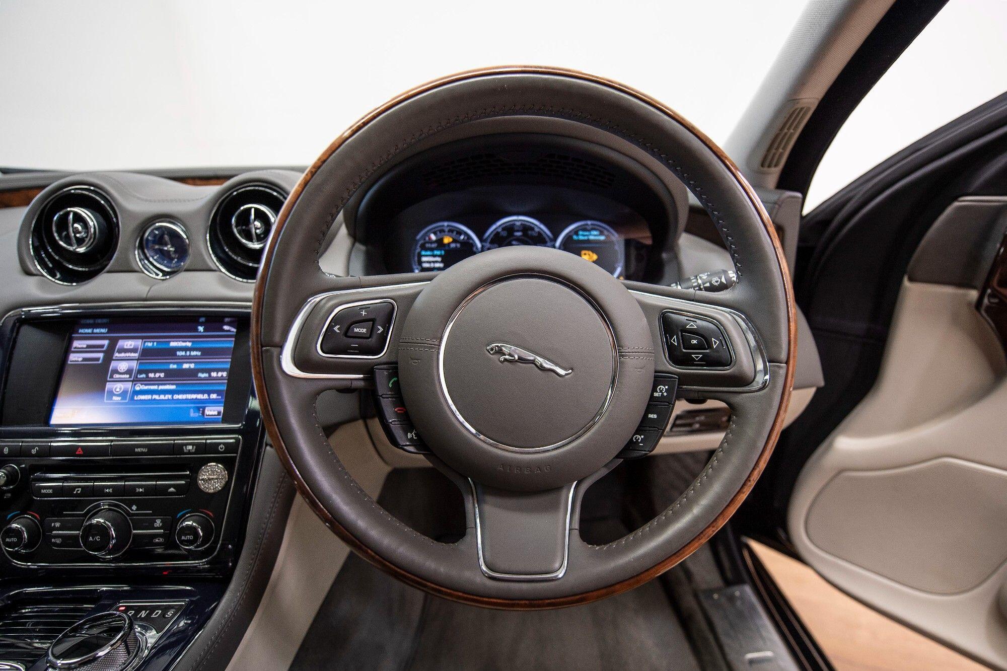 Jaguar XJ view 19