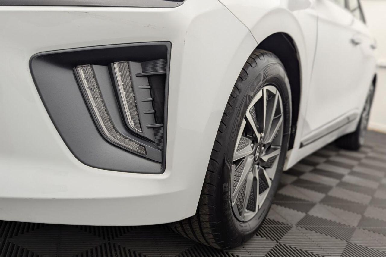 Hyundai Ioniq view 50