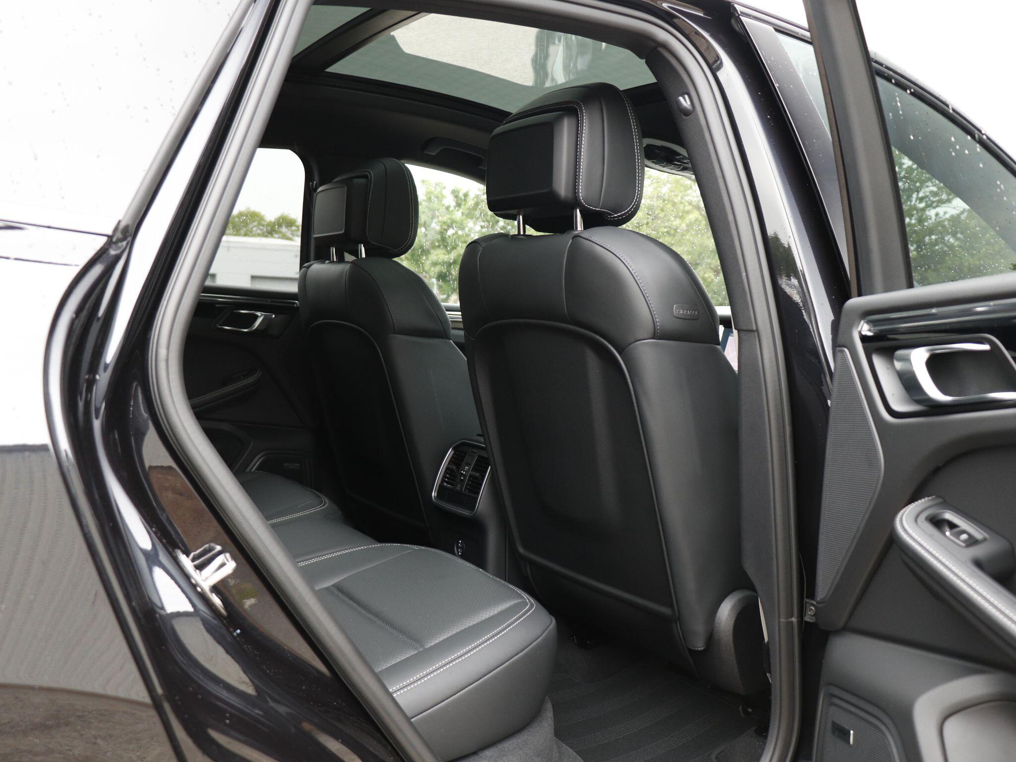 Porsche Macan view 27