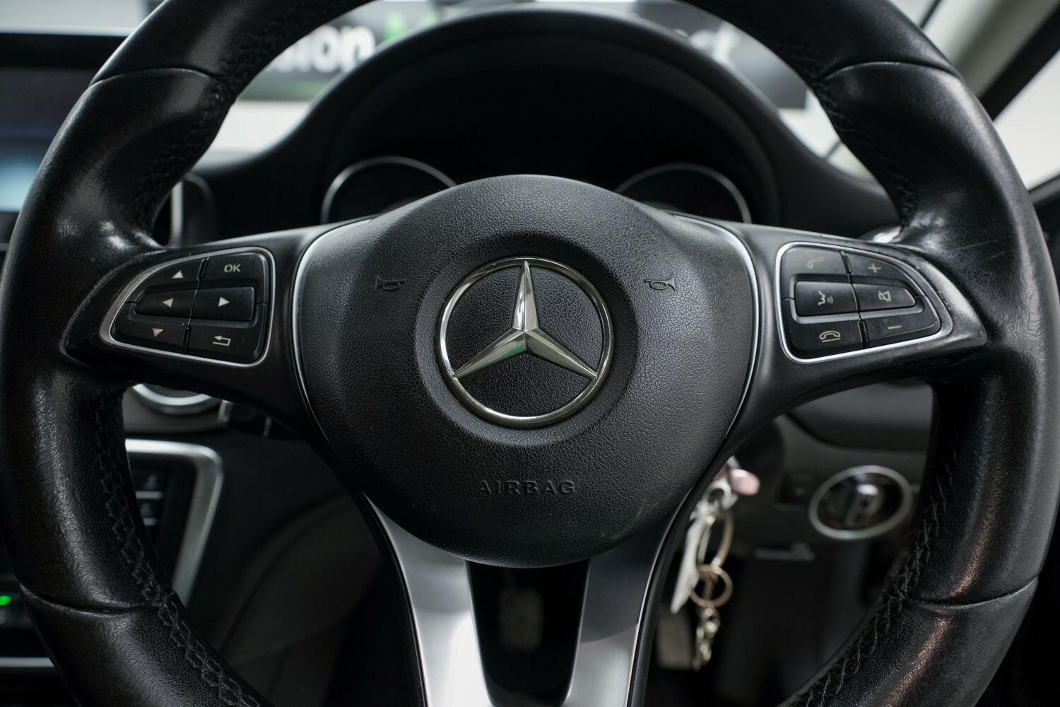 Mercedes-Benz Gla view 24
