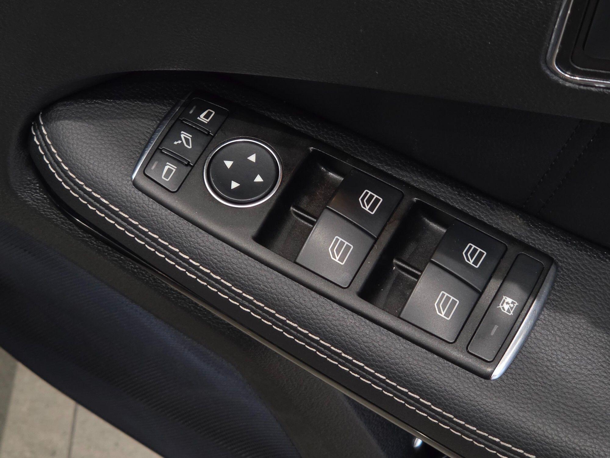 Mercedes-Benz E-Class view 43