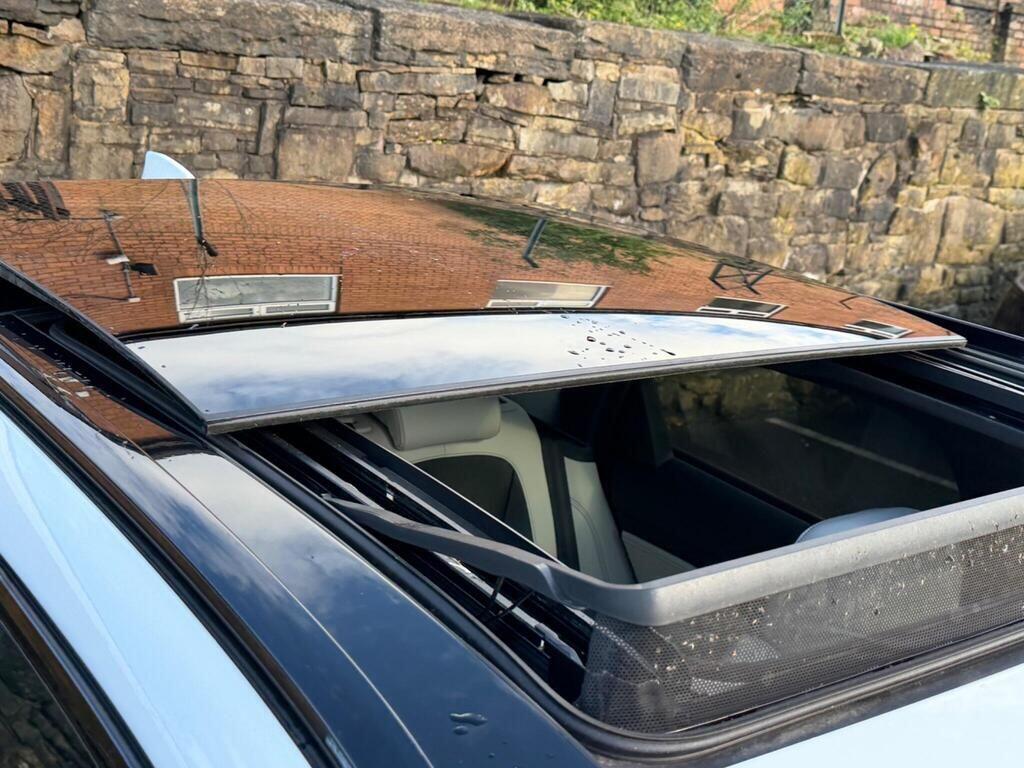 Jaguar F-Pace view 9