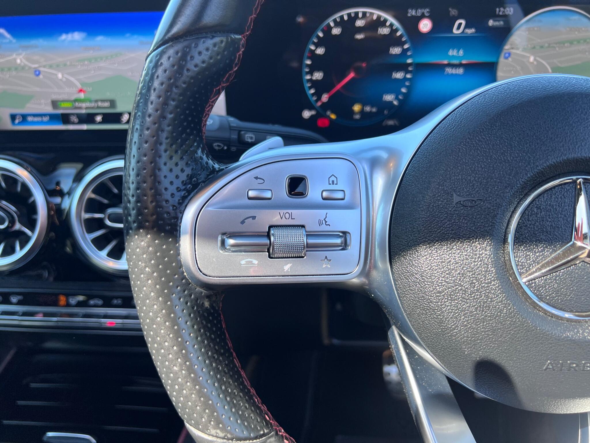 Mercedes-Benz Gla view 26