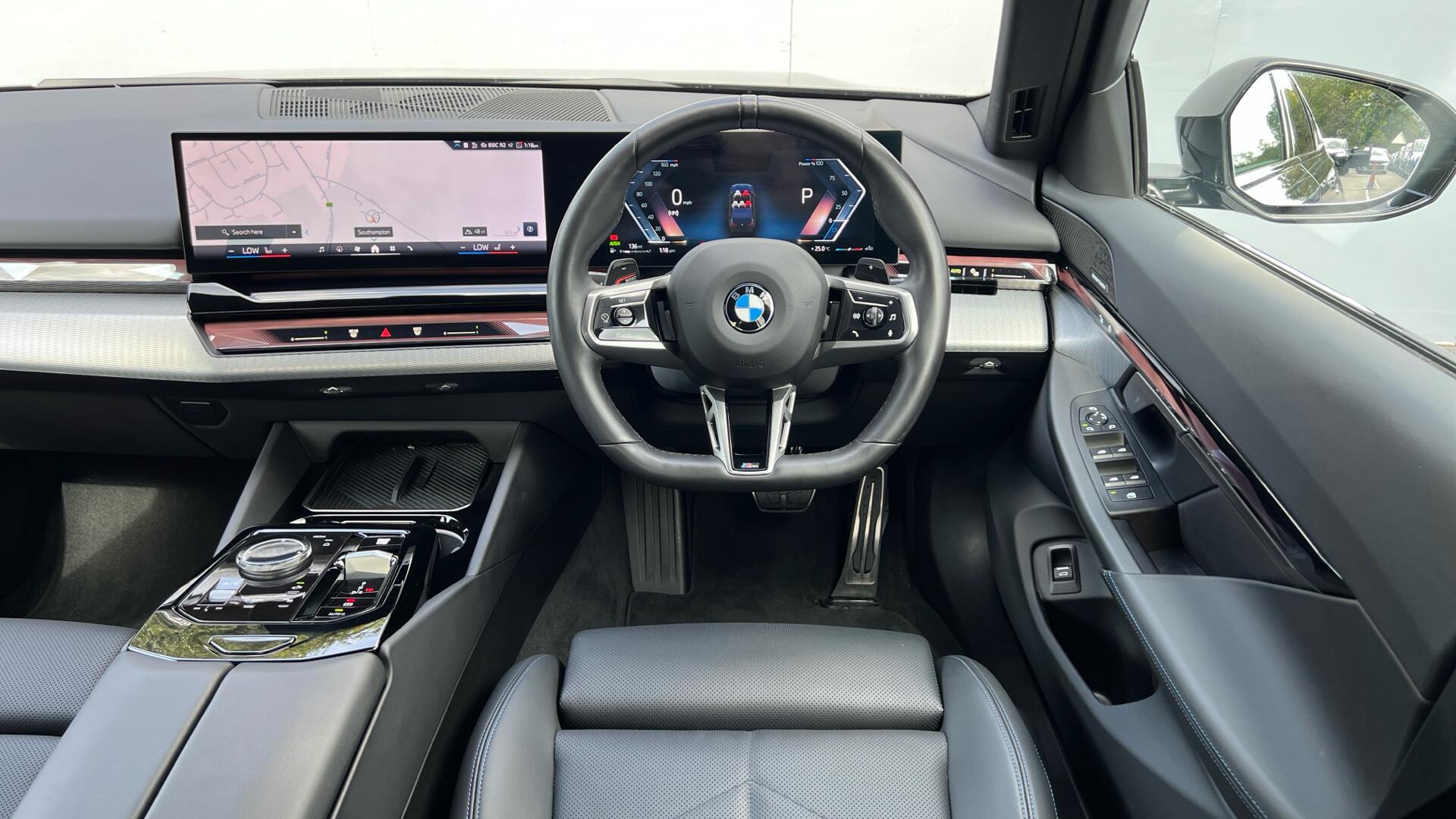 BMW 5 Series view 5