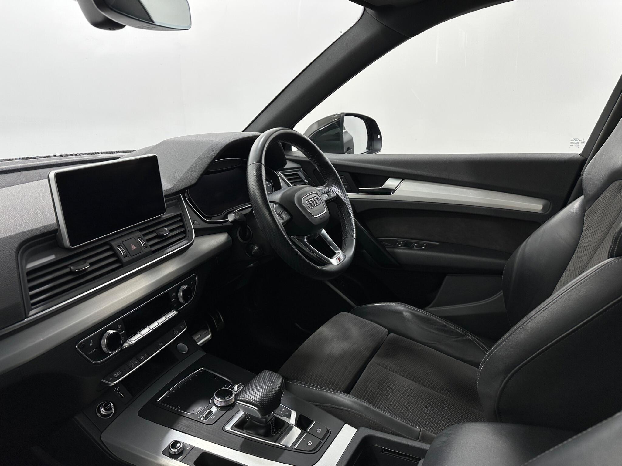 Audi Q5 view 32