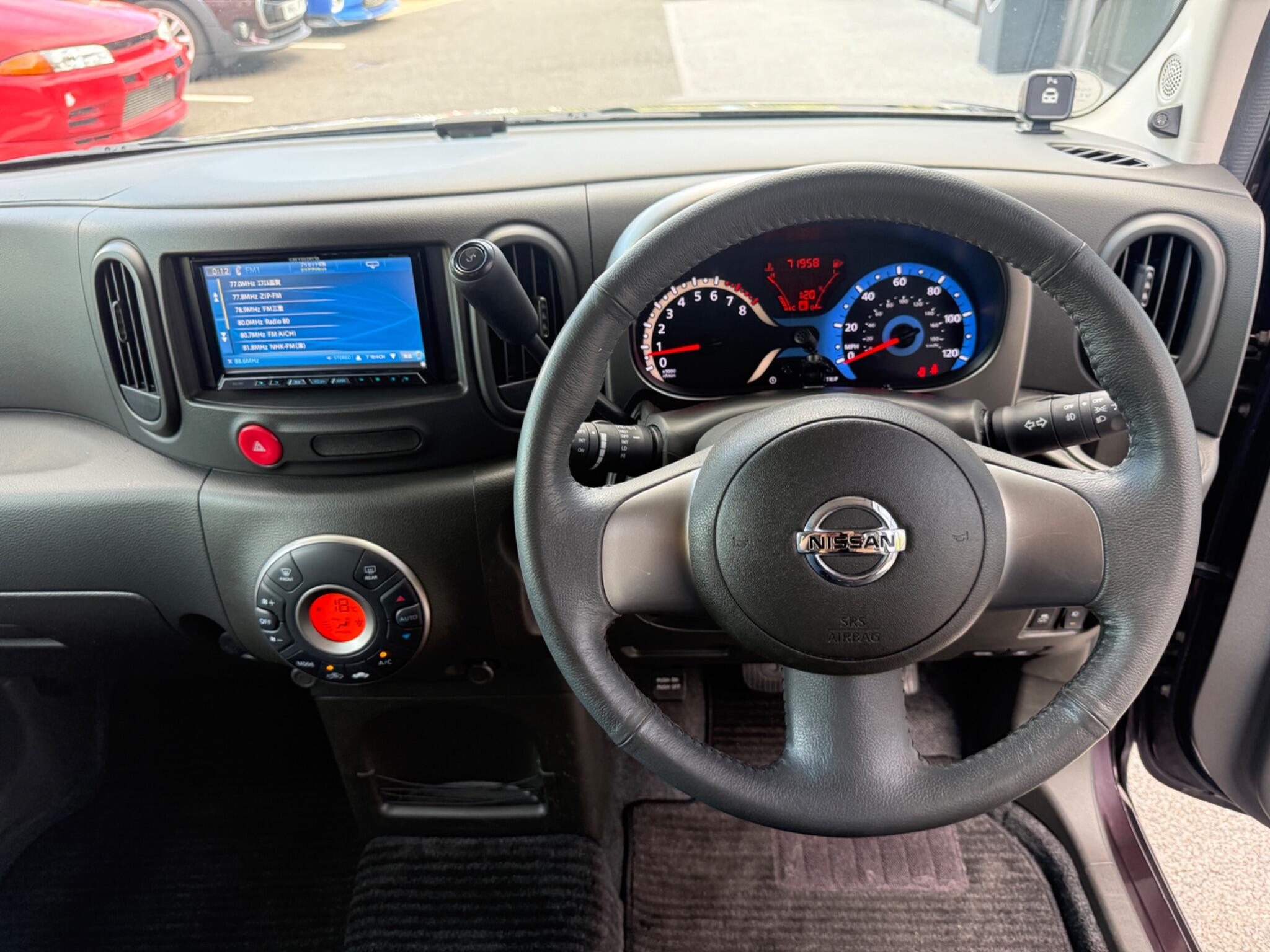 Nissan Cube view 80