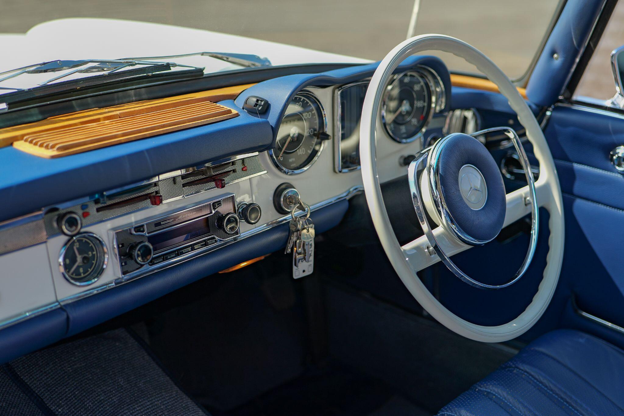 Mercedes-Benz 230 SL view 16