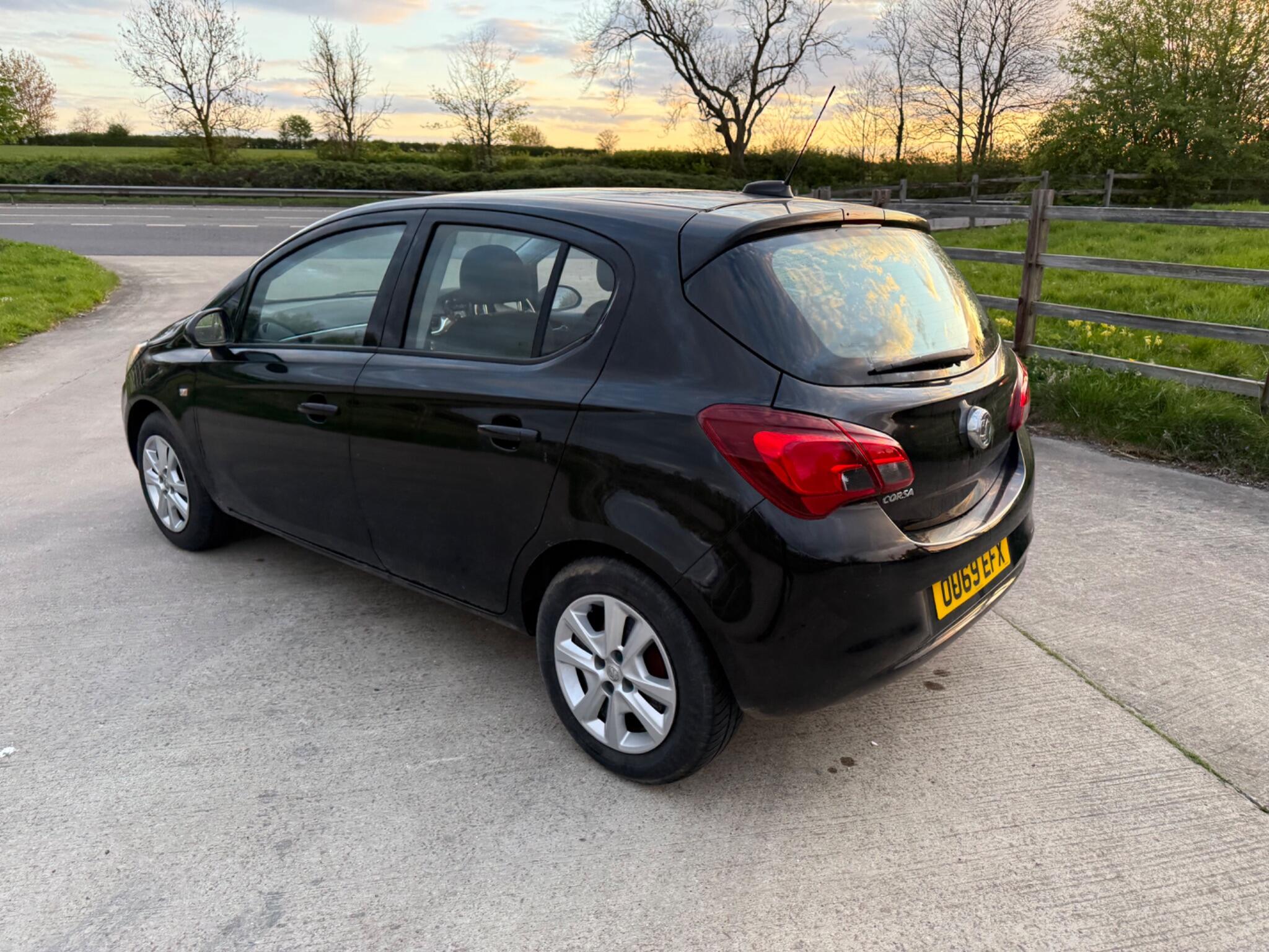 Vauxhall Corsa 1.4i Design Euro 6 (s/s) 5dr — photo 14 of 104
