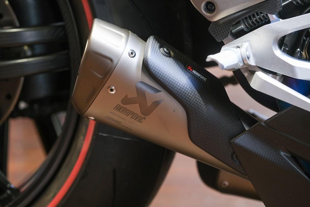 Ducati Superleggera V4 view 7