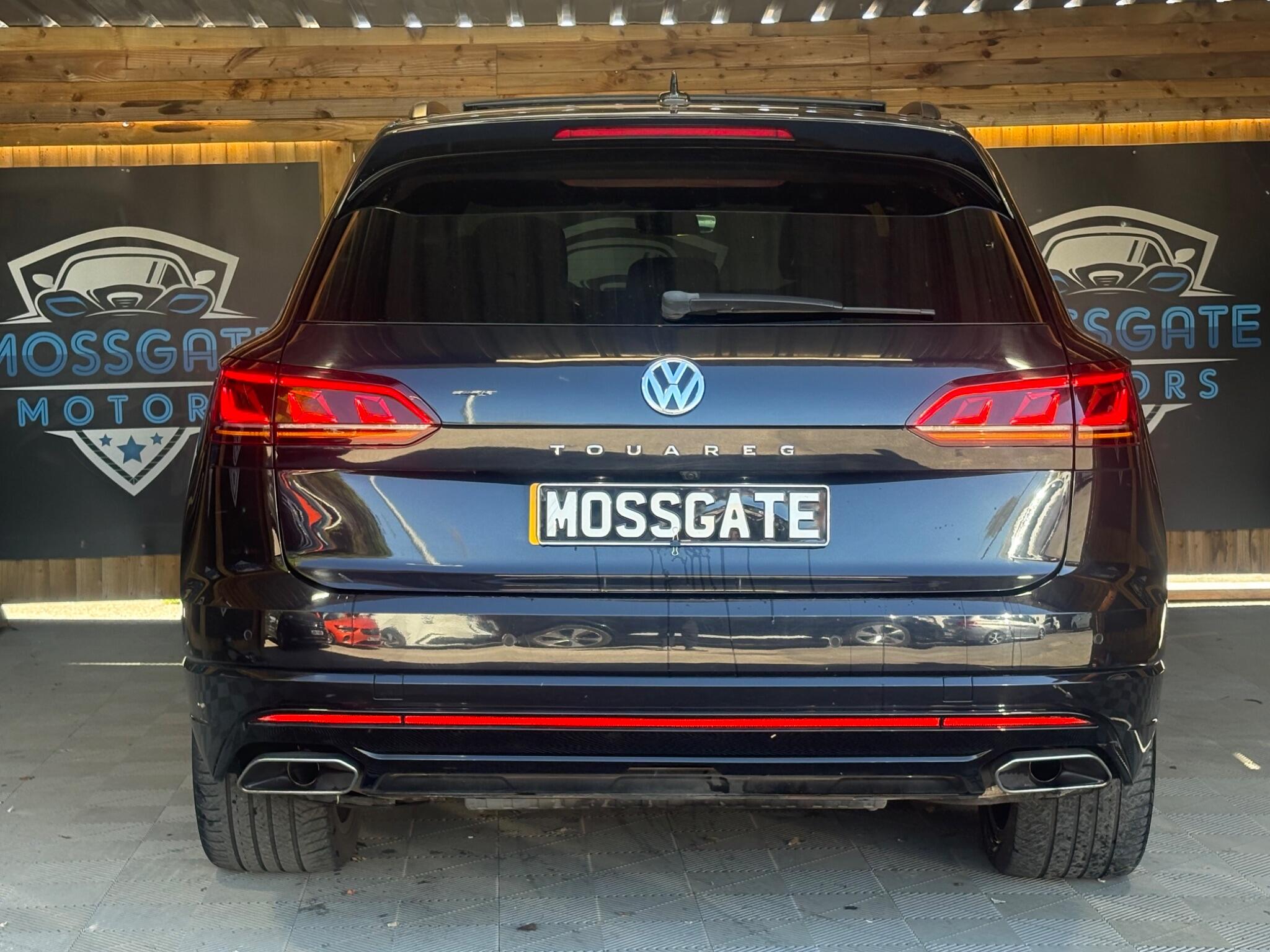 Volkswagen Touareg view 8