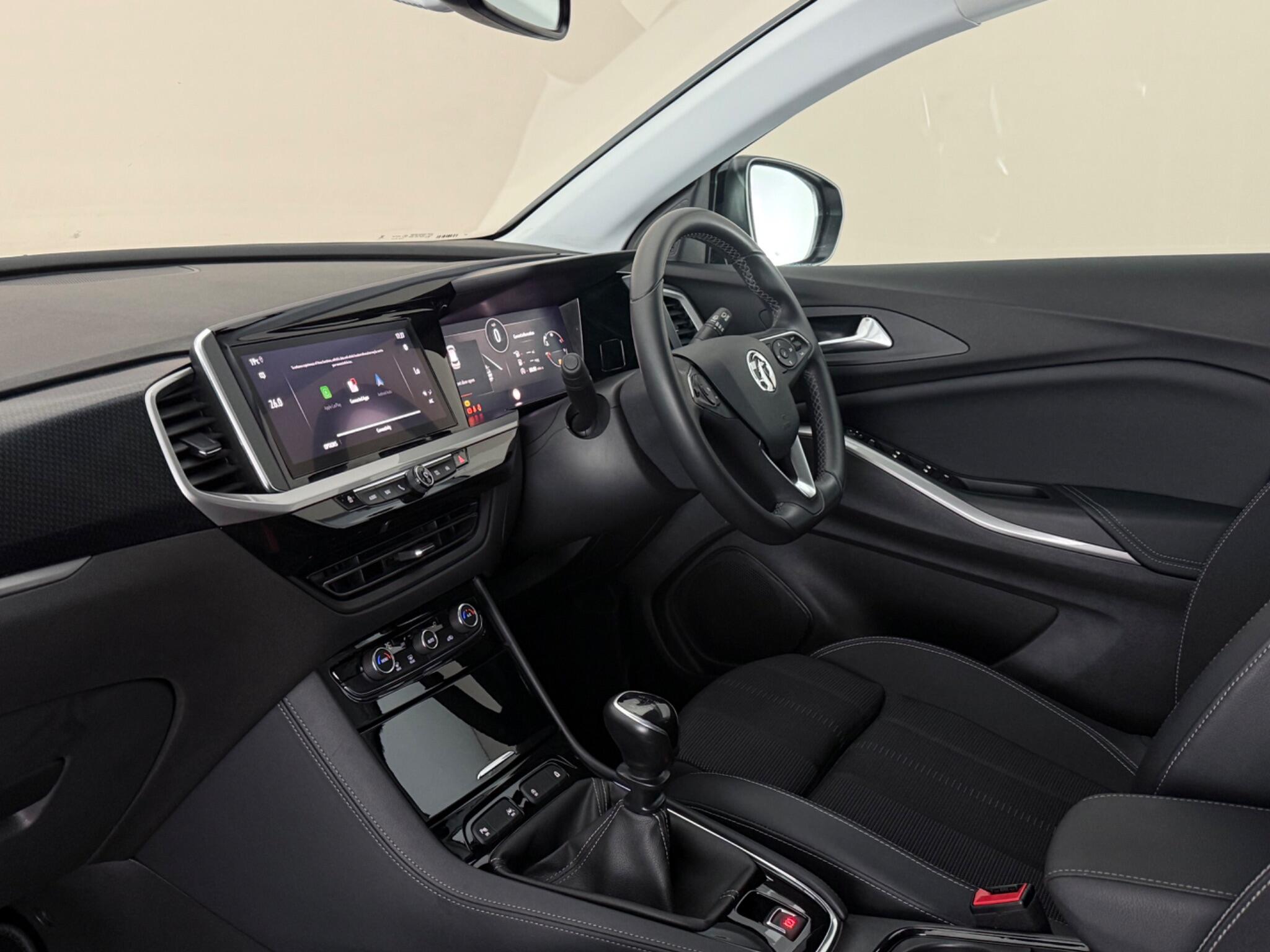 Vauxhall Grandland view 4