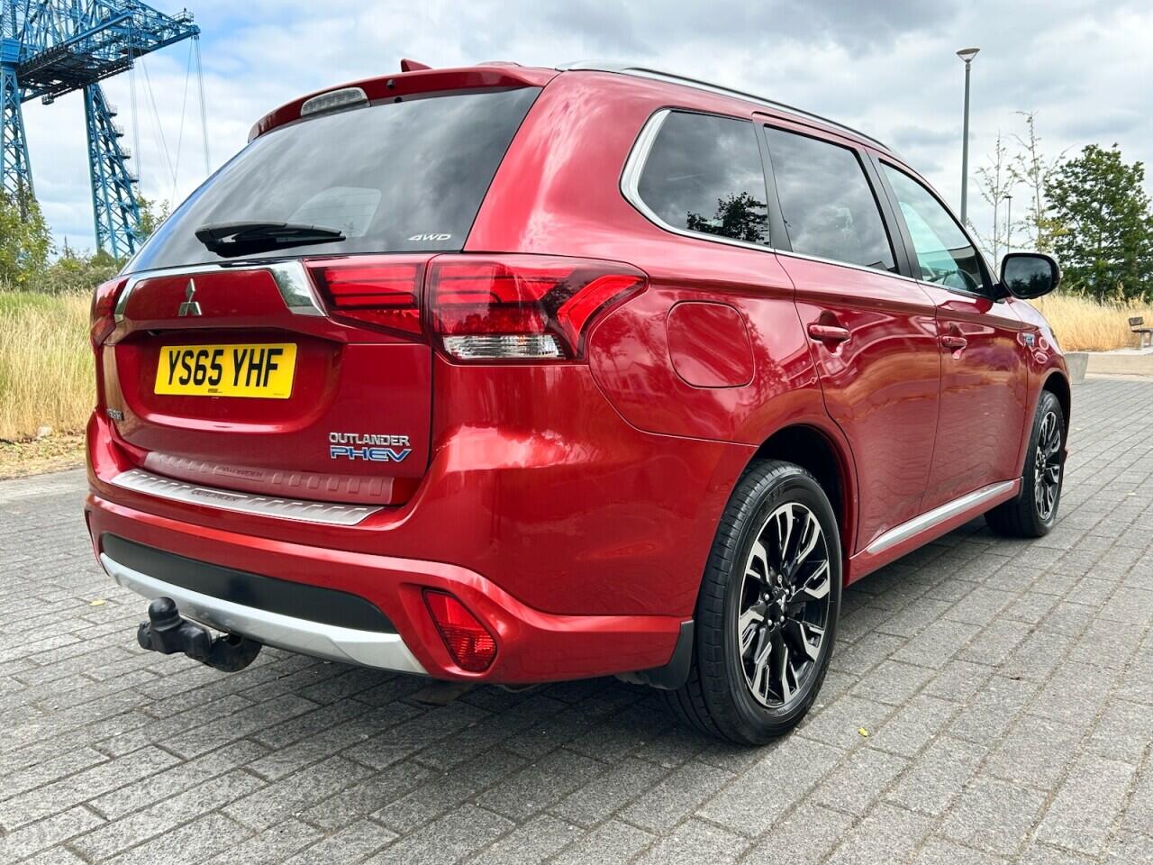 Mitsubishi Outlander view 5