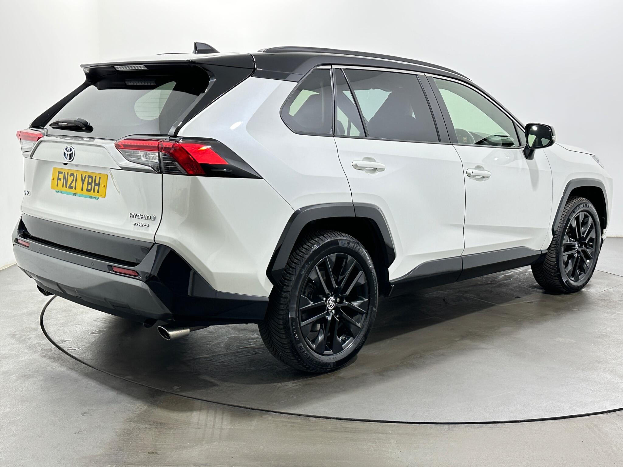 Toyota Rav4 view 8