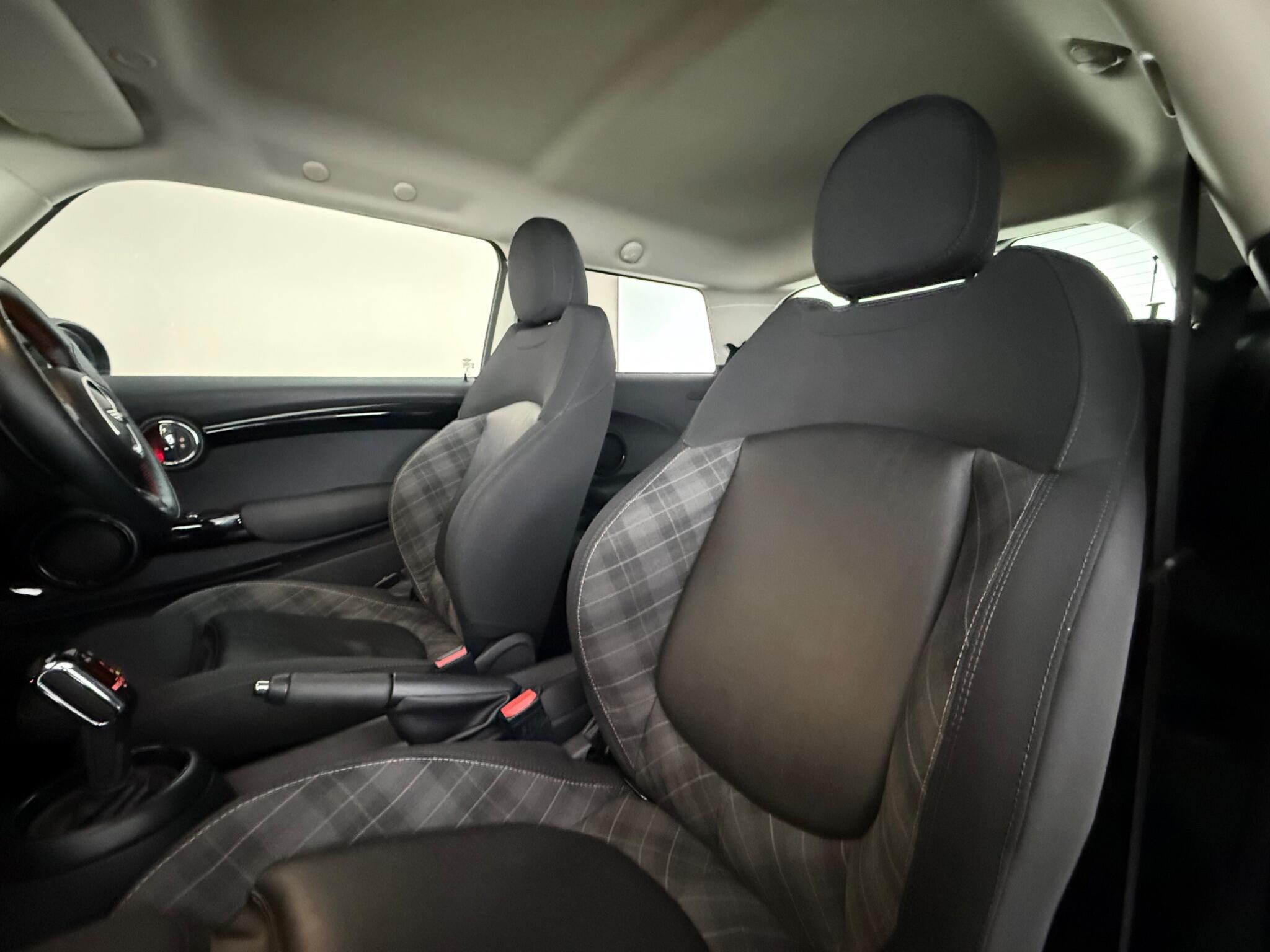 Mini Hatch view 31