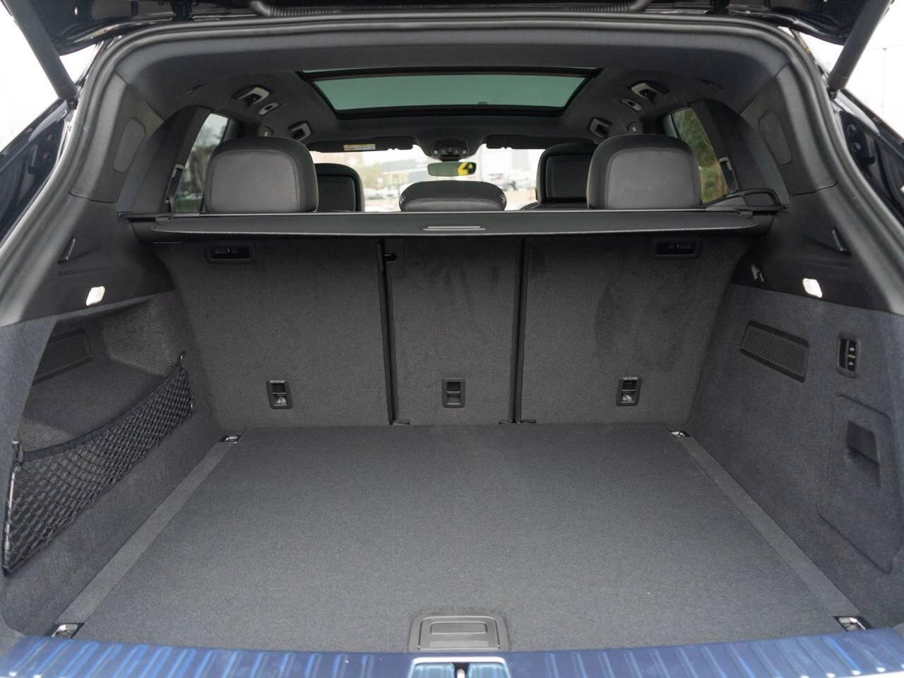 Porsche Cayenne view 41