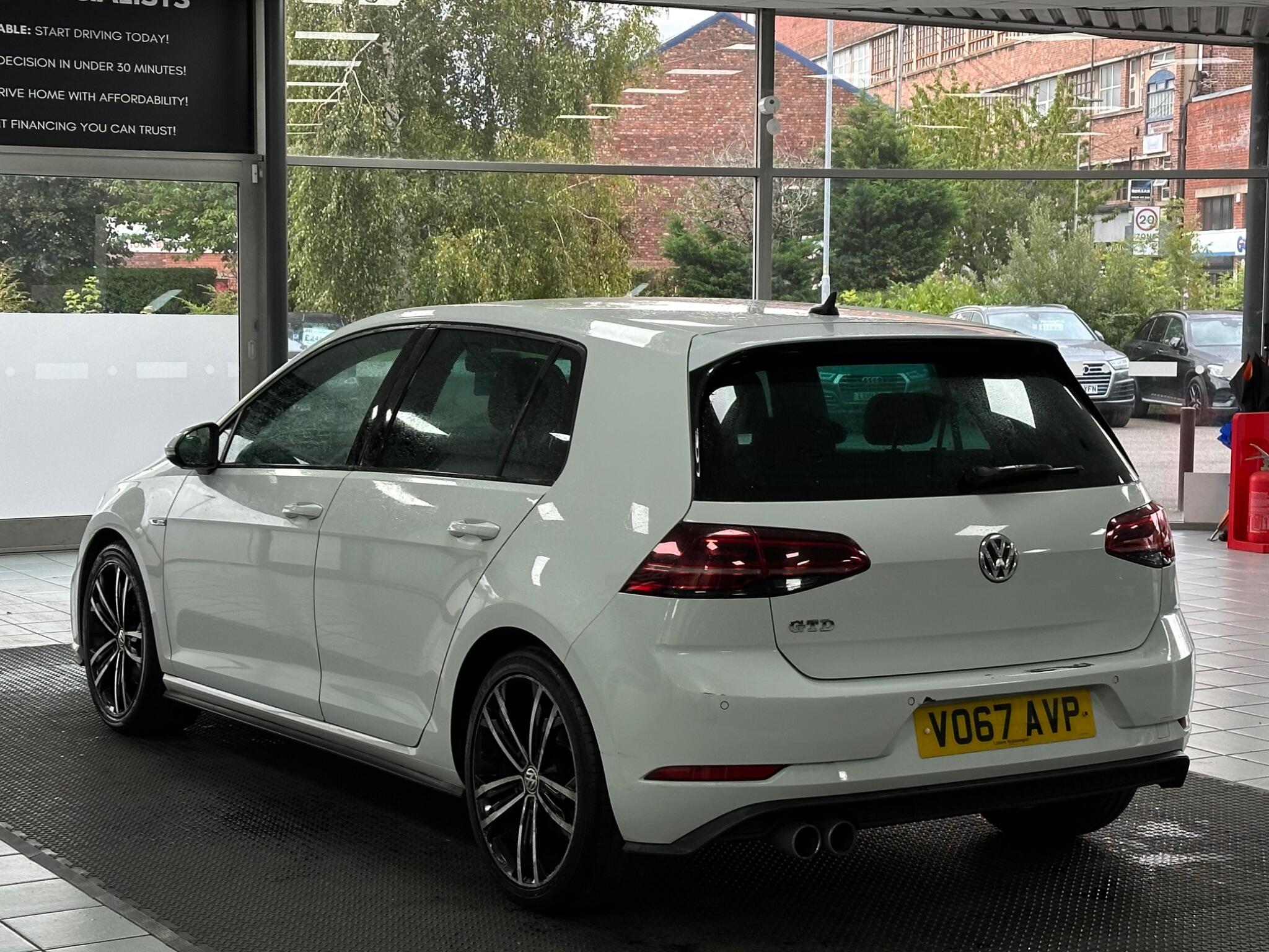 Volkswagen Golf view 9