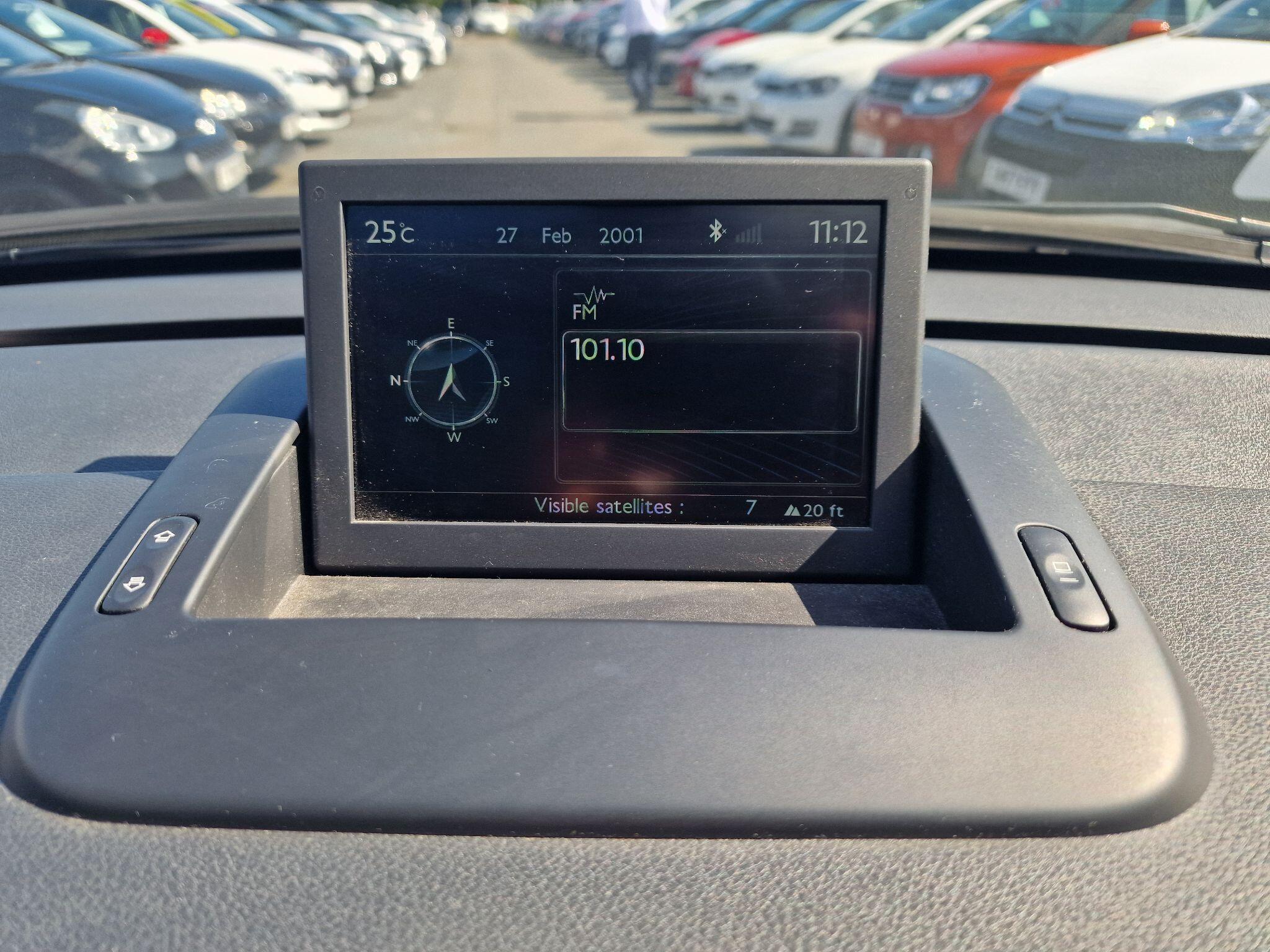 Peugeot 5008 view 45