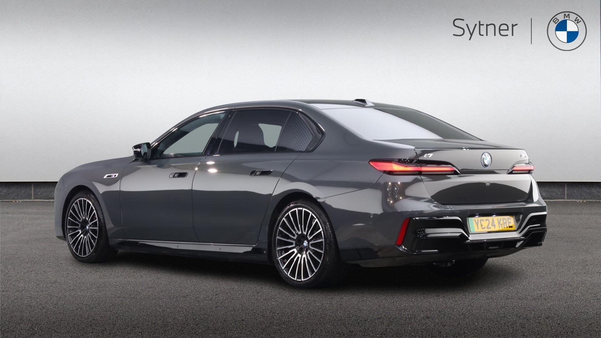BMW I7 view 2