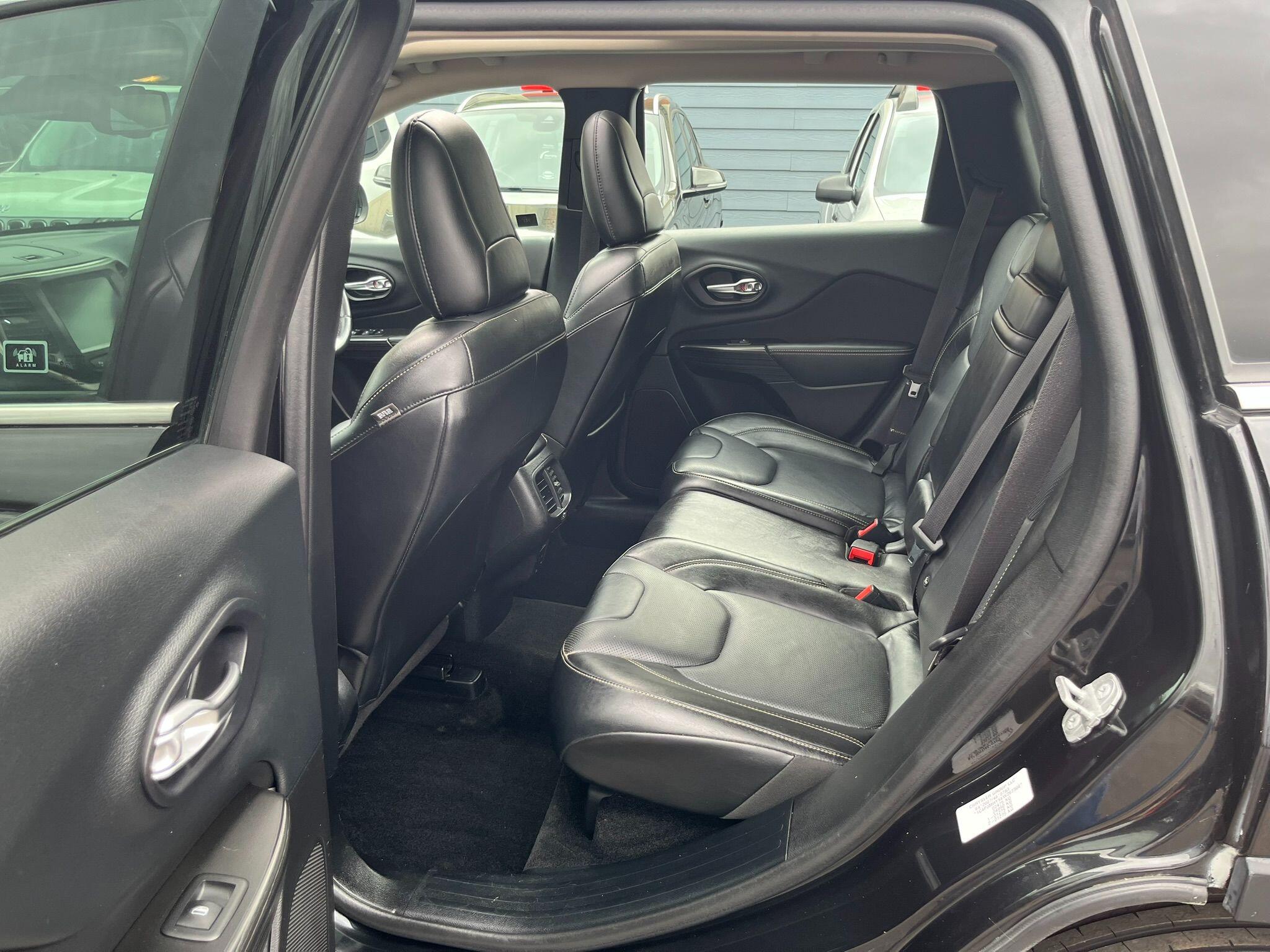 Jeep Cherokee view 19