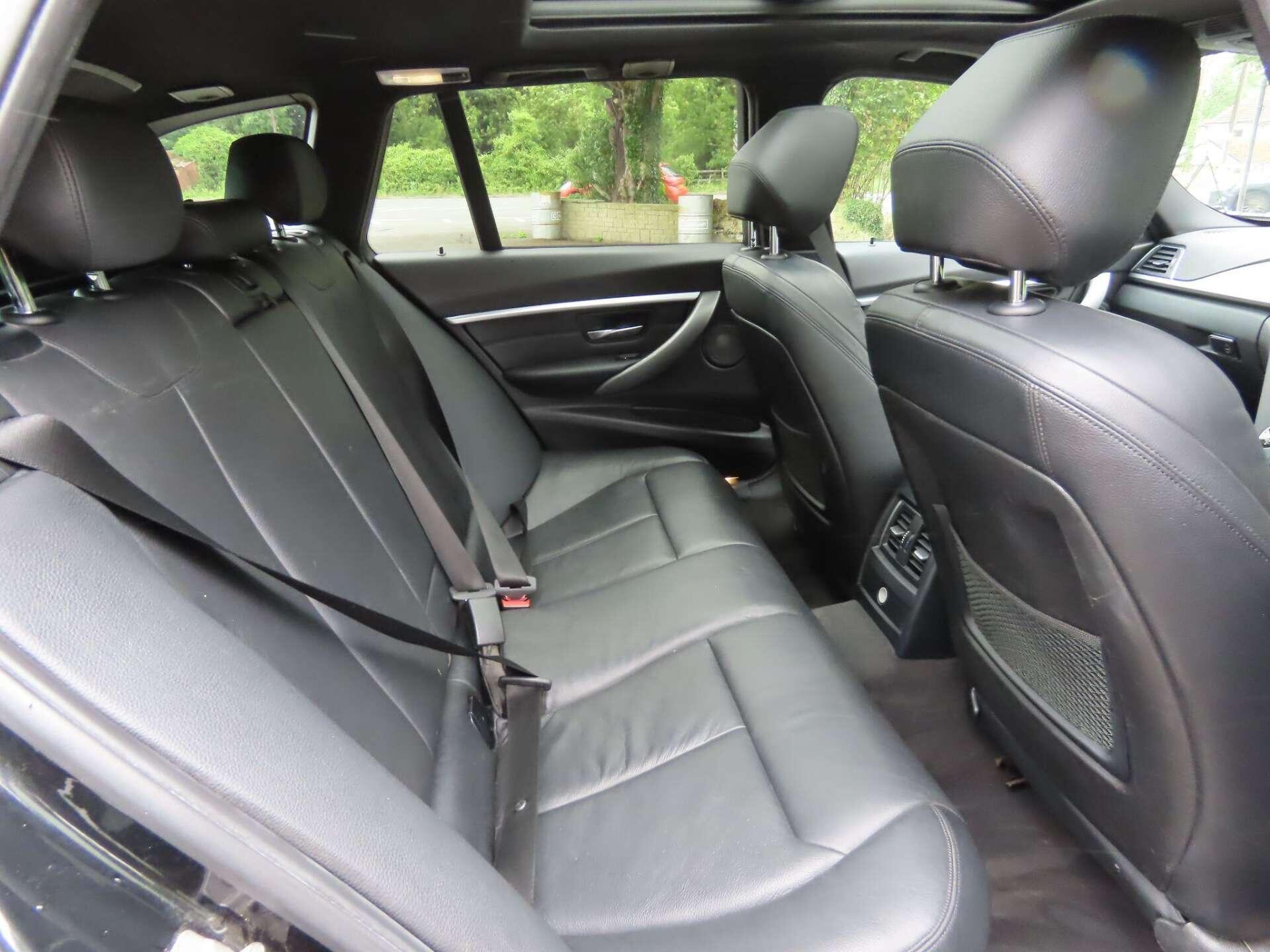 BMW 3 Series view 9