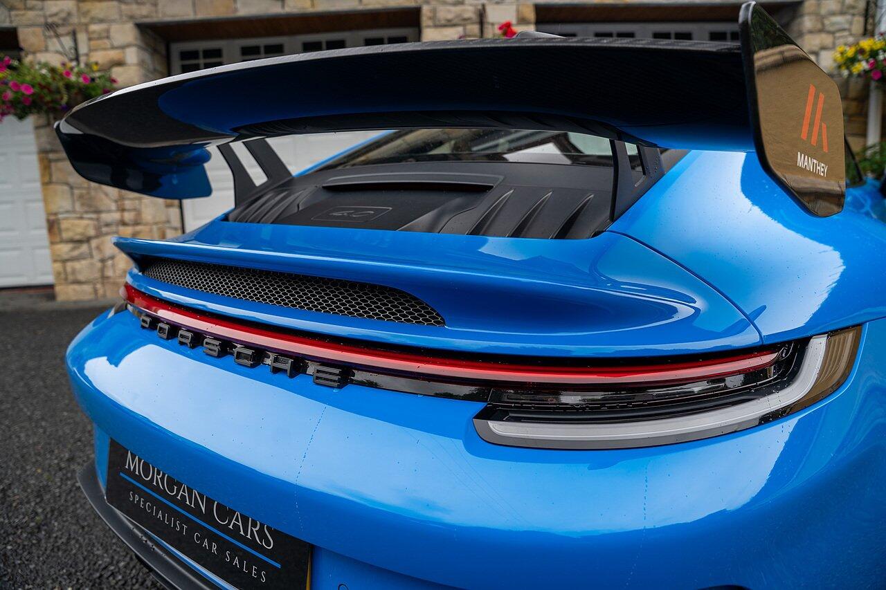 Porsche 911 view 16