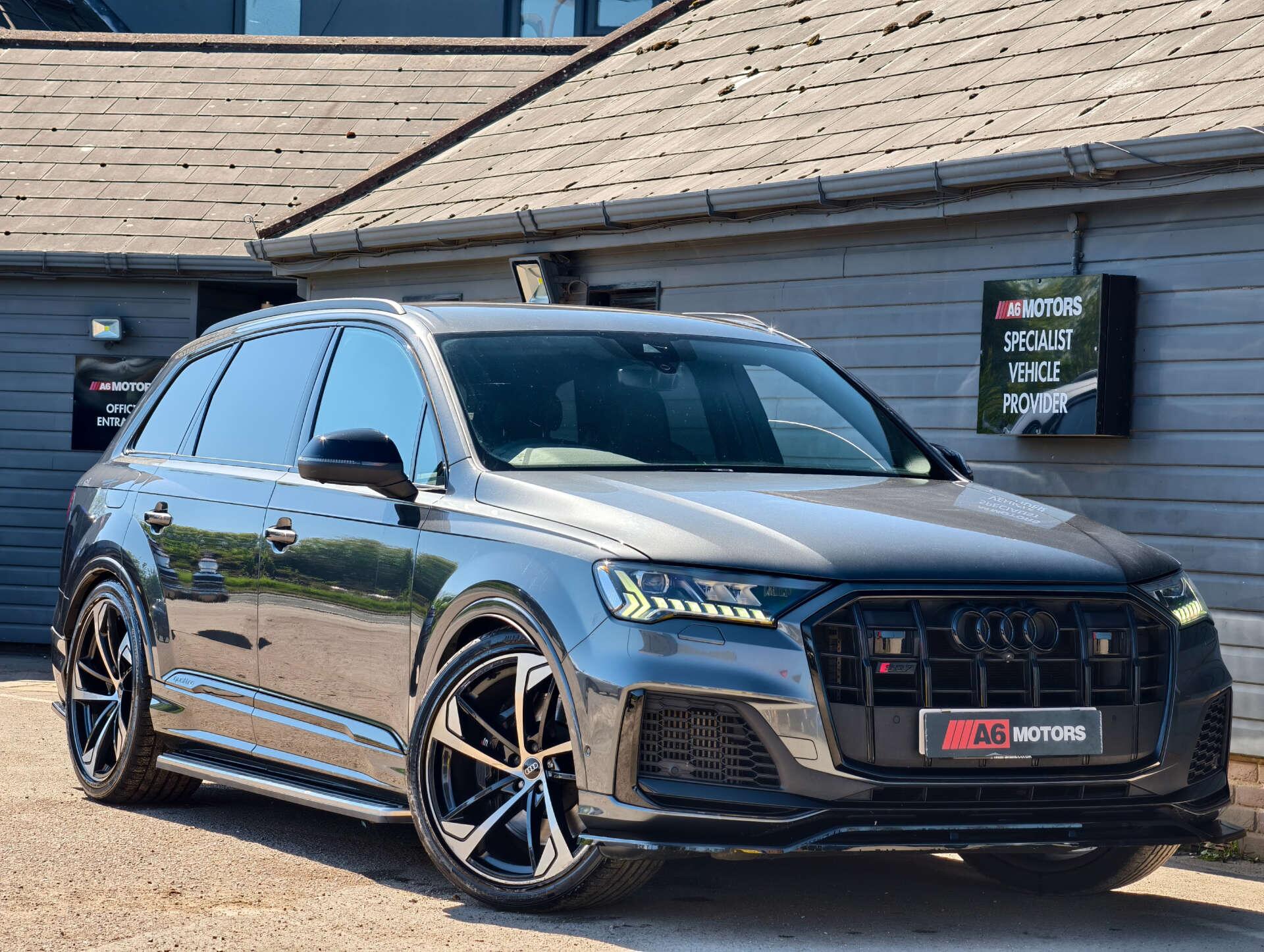 Audi SQ7 view 2
