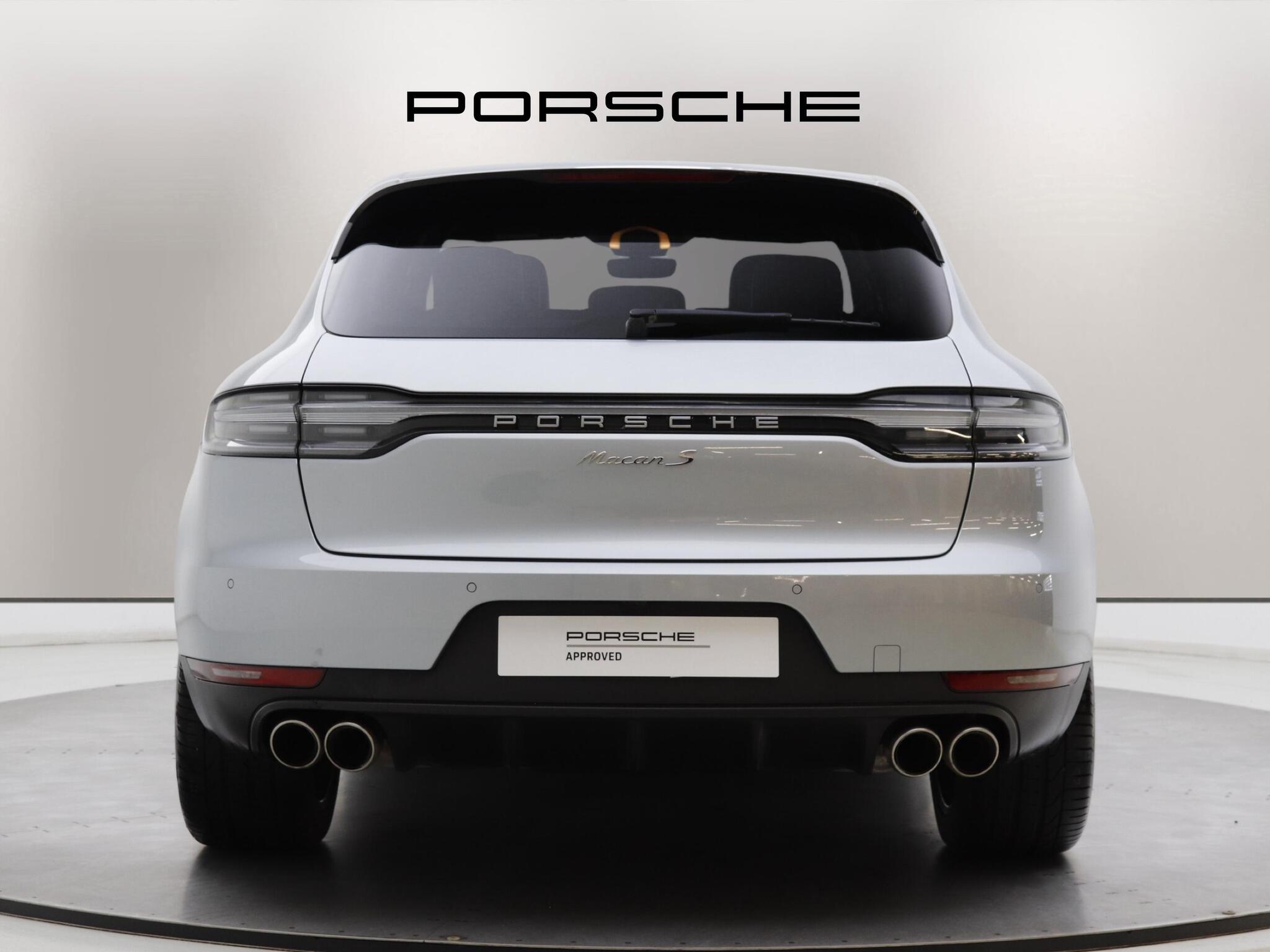 Porsche Macan view 5