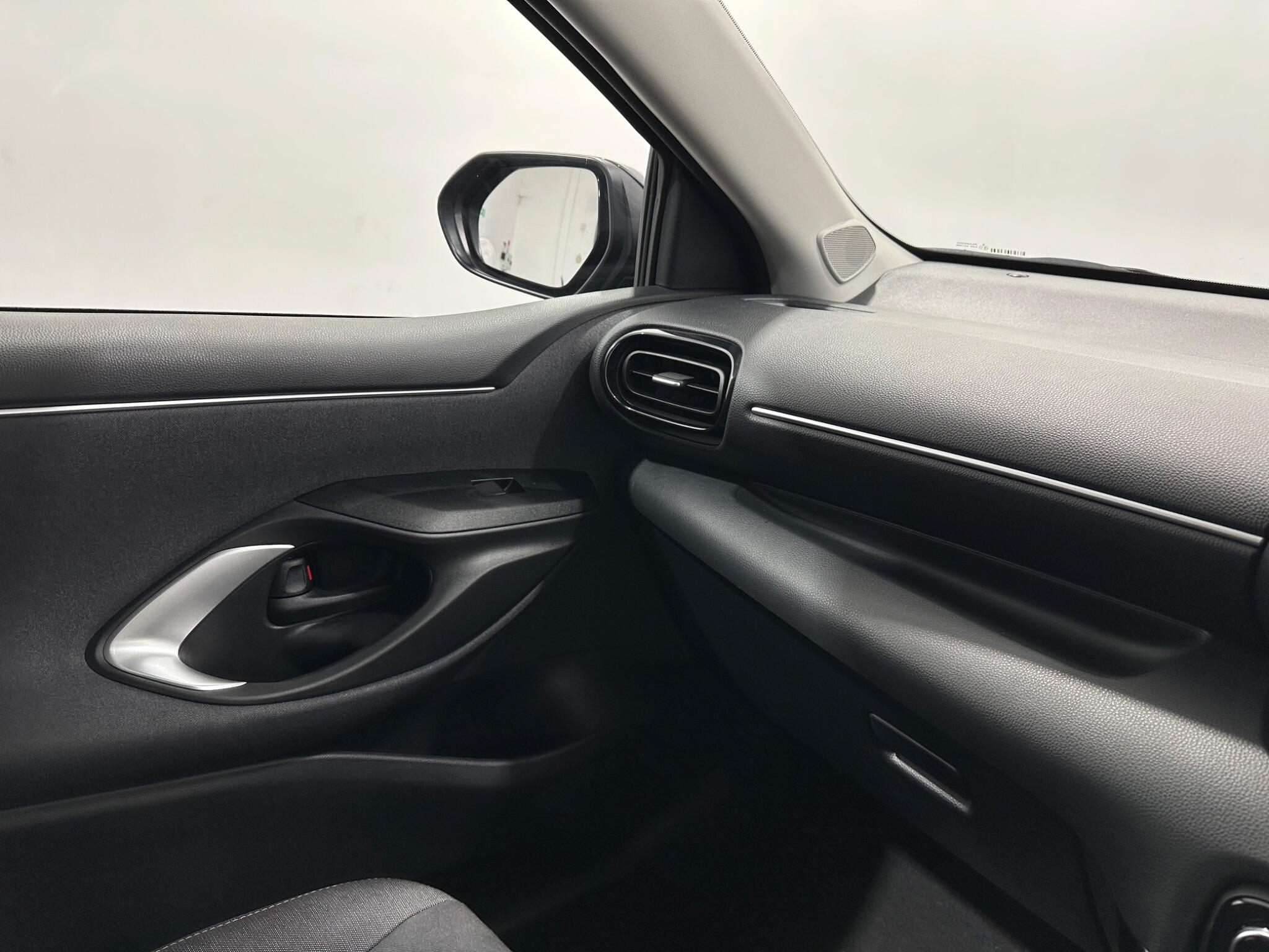 Mazda Mazda2 view 24