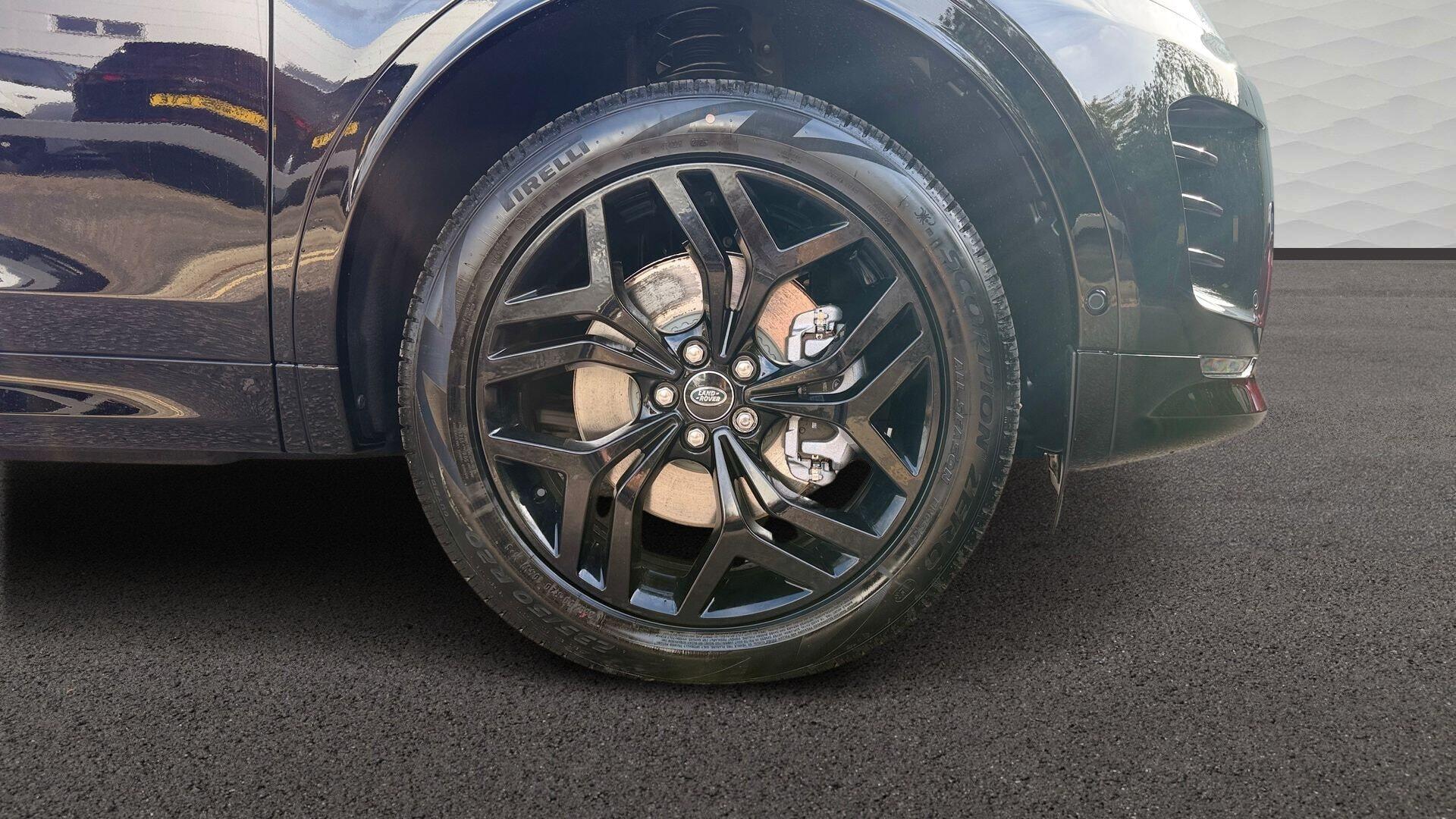Land Rover Discovery Sport view 9