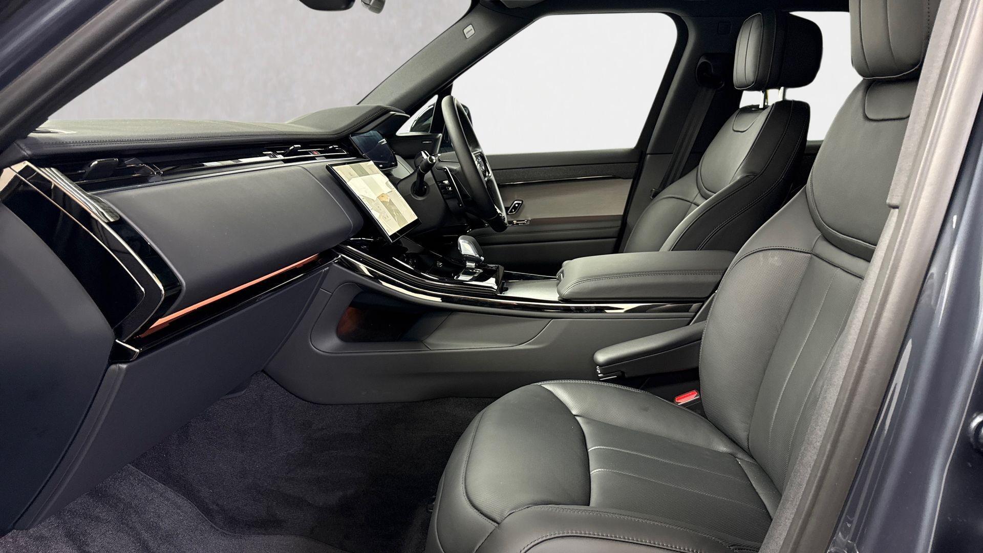 Land Rover Range Rover Sport view 3