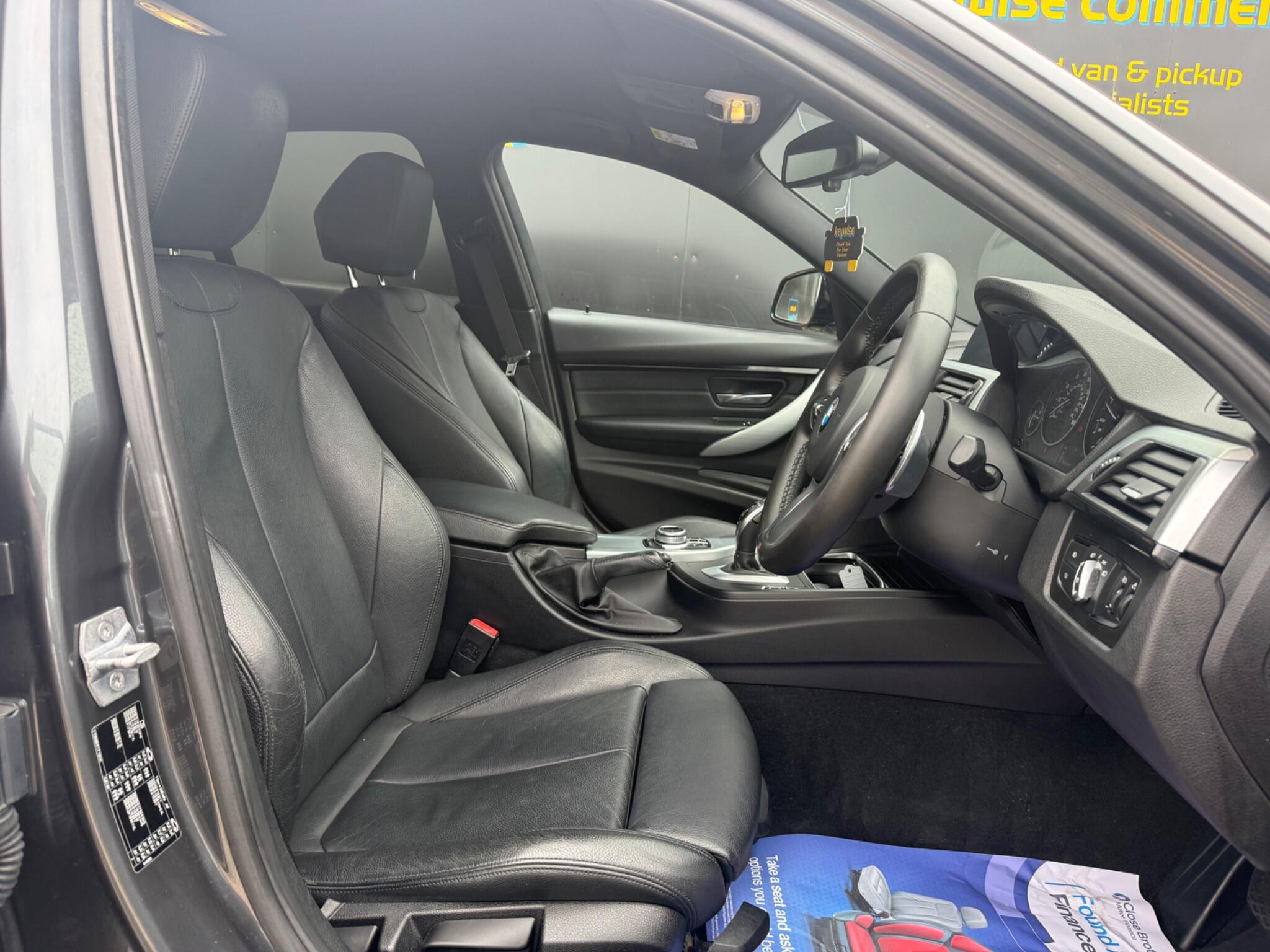 BMW 3 Series view 17