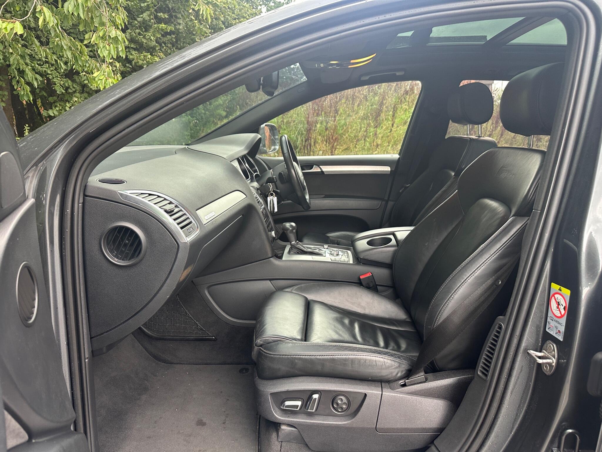 Audi Q7 view 28