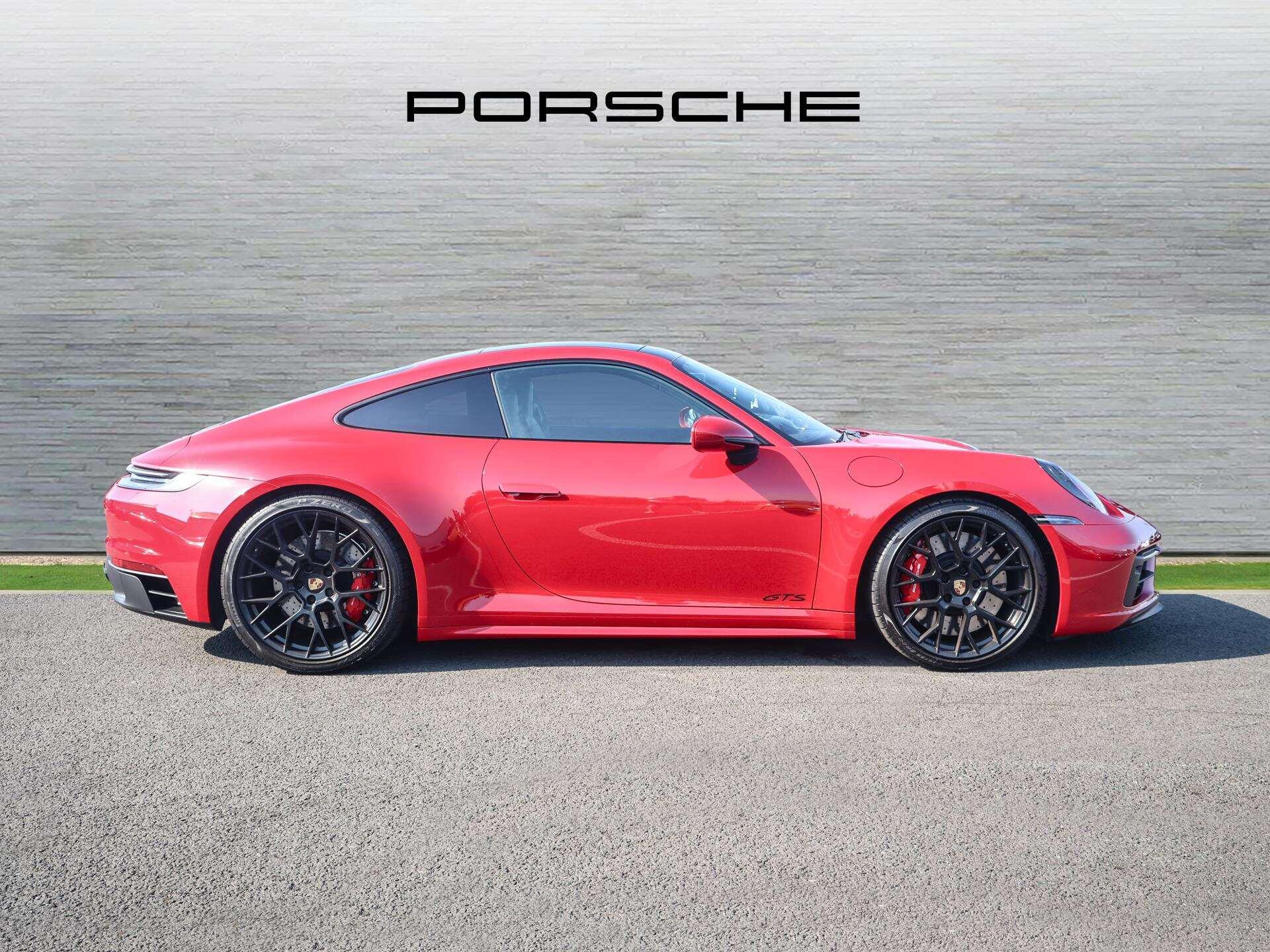 Porsche 911 view 6