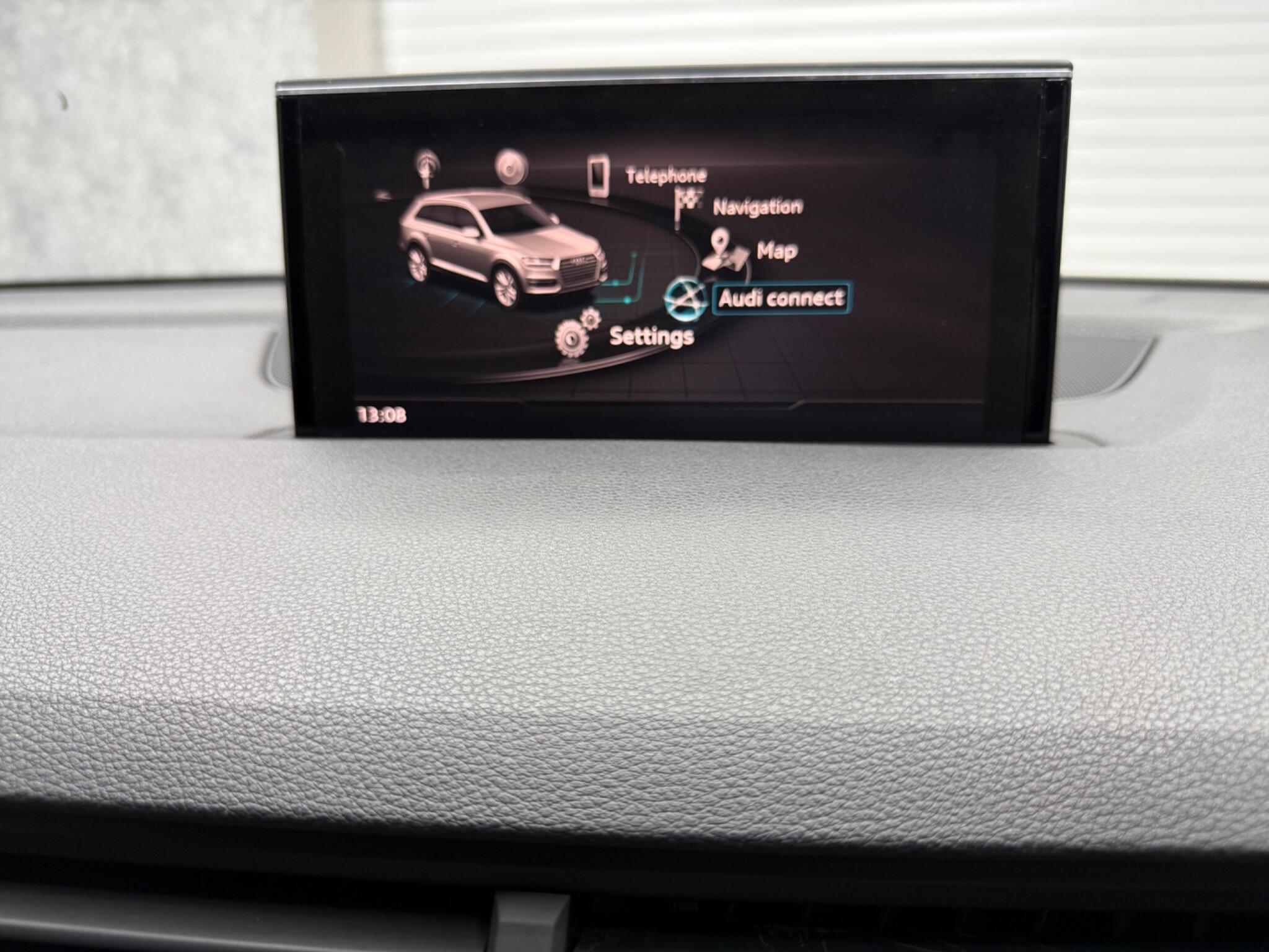 Audi Q7 view 18