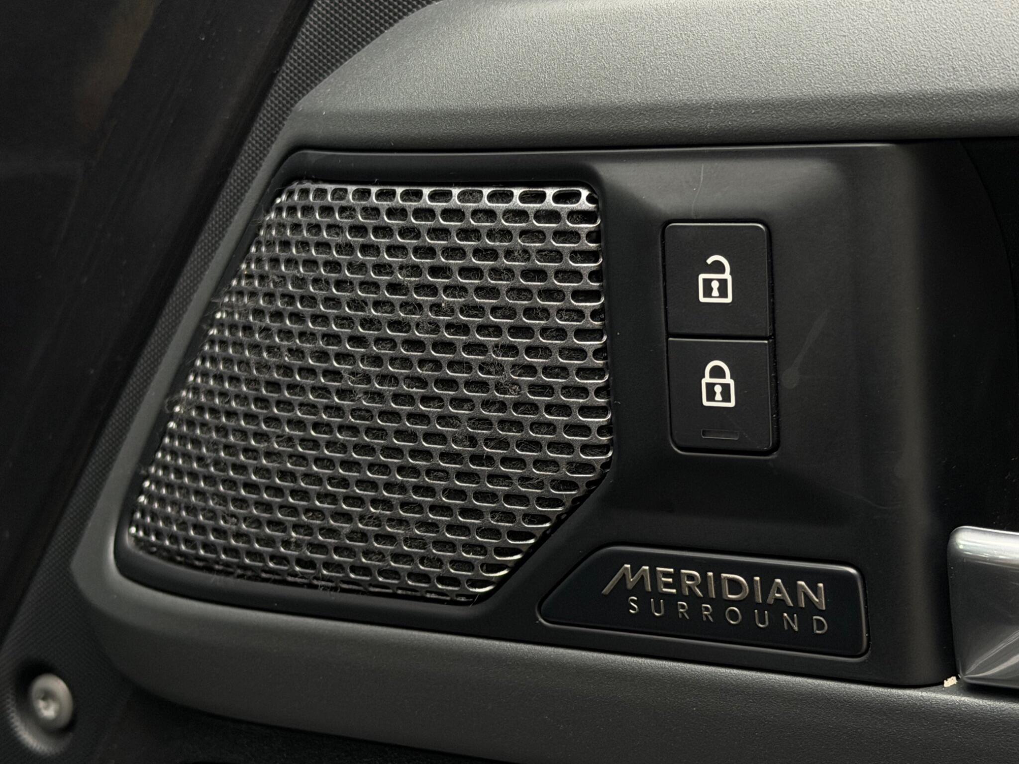 Land Rover Defender view 27