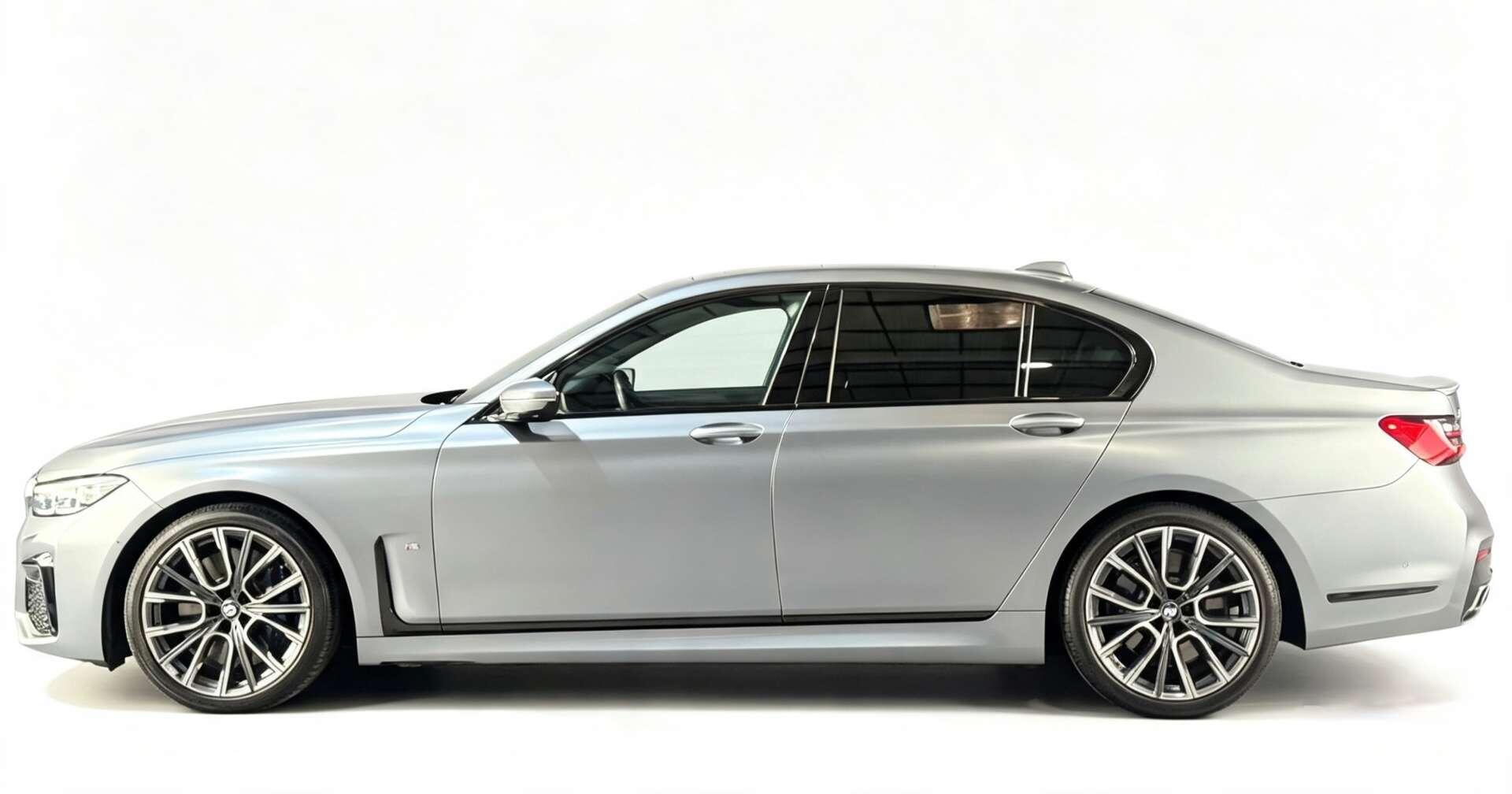 BMW 7 Series view 8