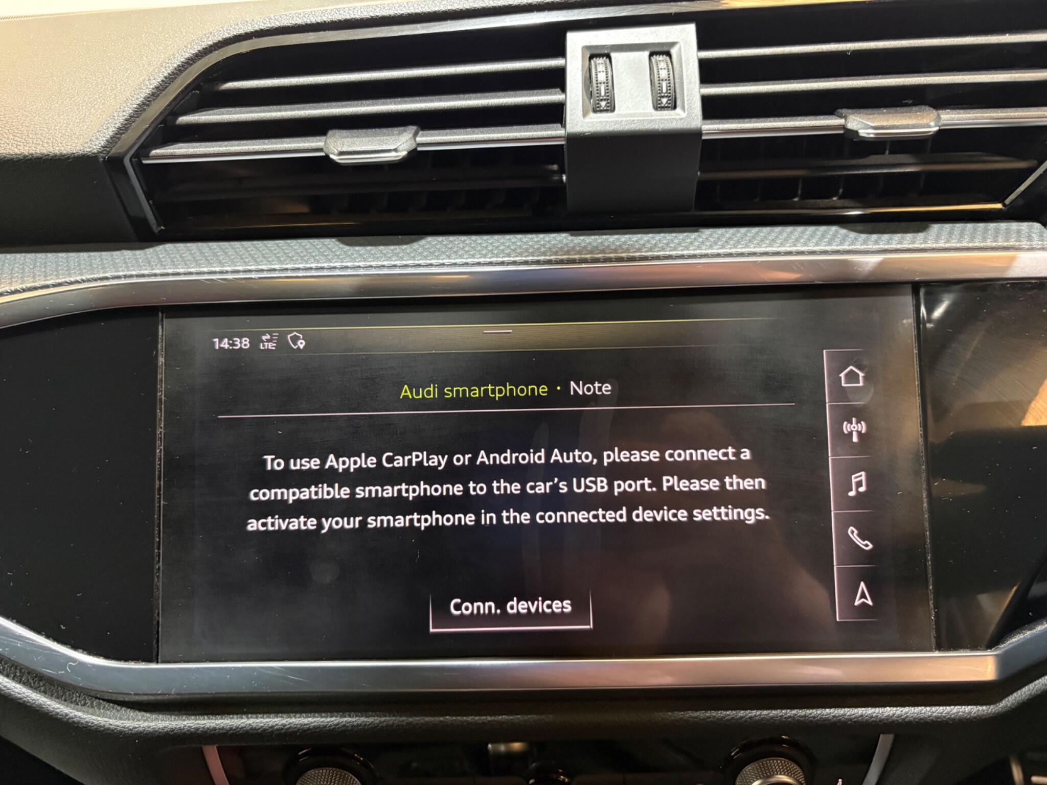 Audi Q3 view 50