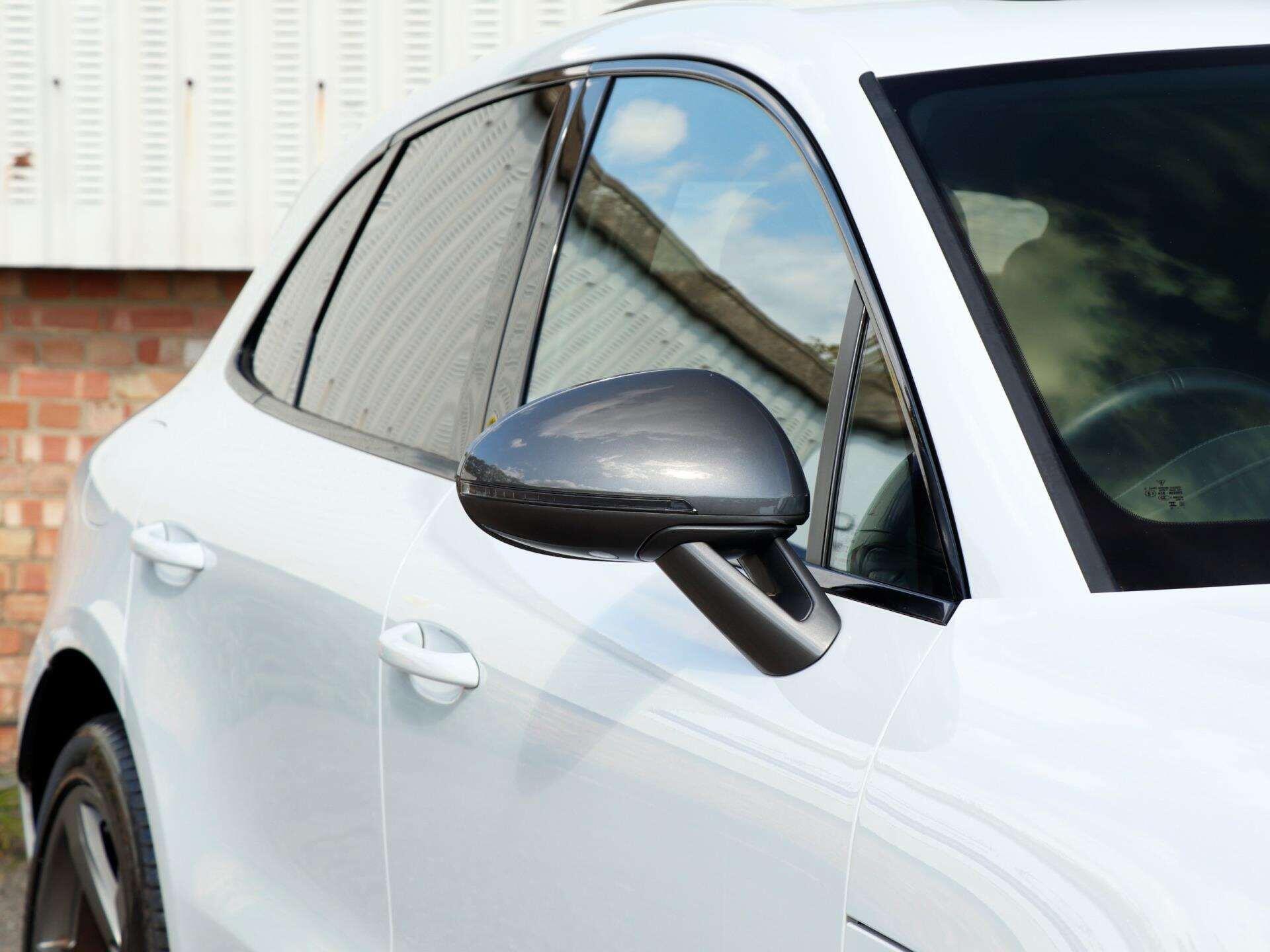 Porsche Macan view 32