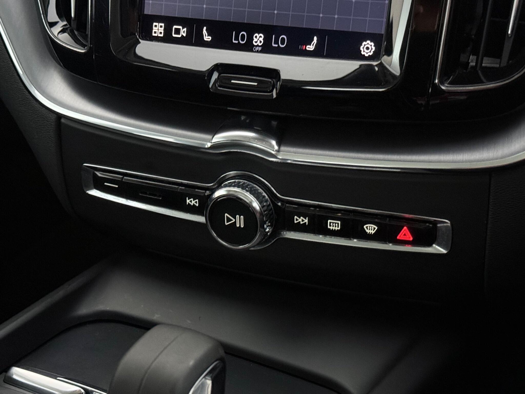 Volvo XC60 view 22